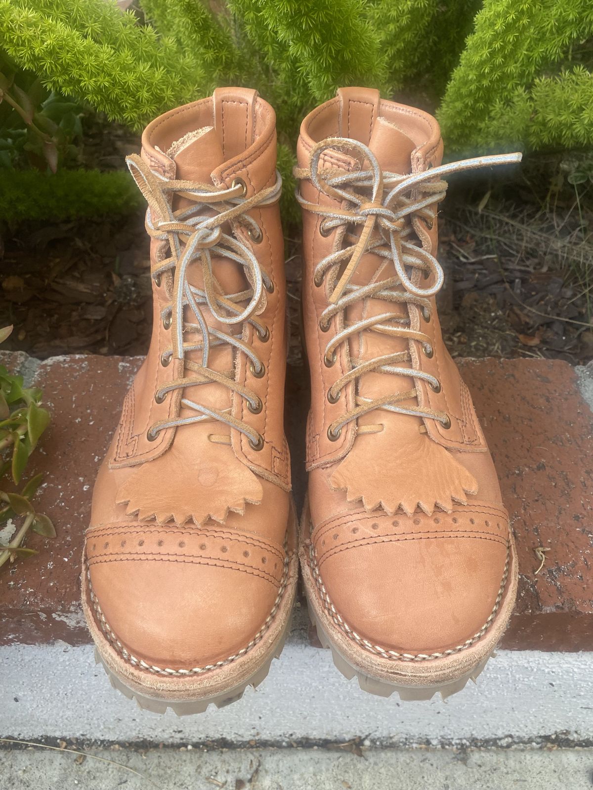 Photo by patinathunderdome on November 4, 2021 of the Wesco Hendrik in Horween Natural Essex.