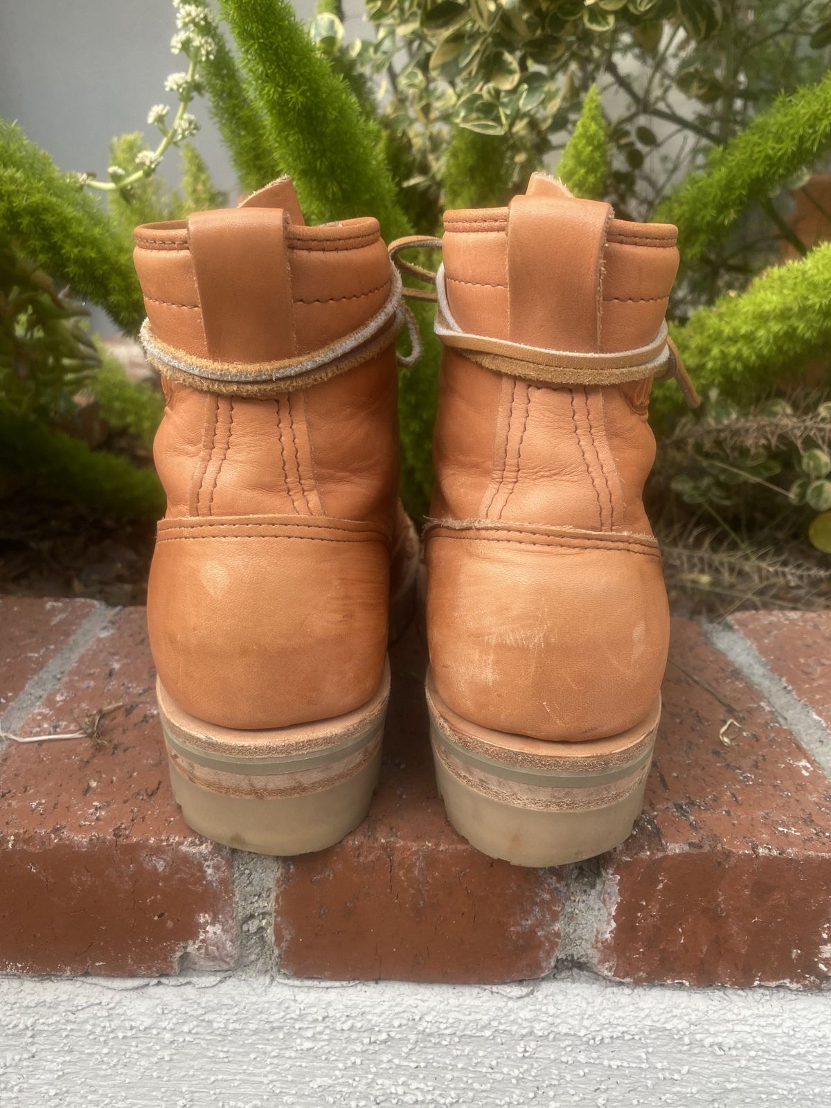Photo by patinathunderdome on December 5, 2021 of the Wesco Hendrik in Horween Natural Essex.