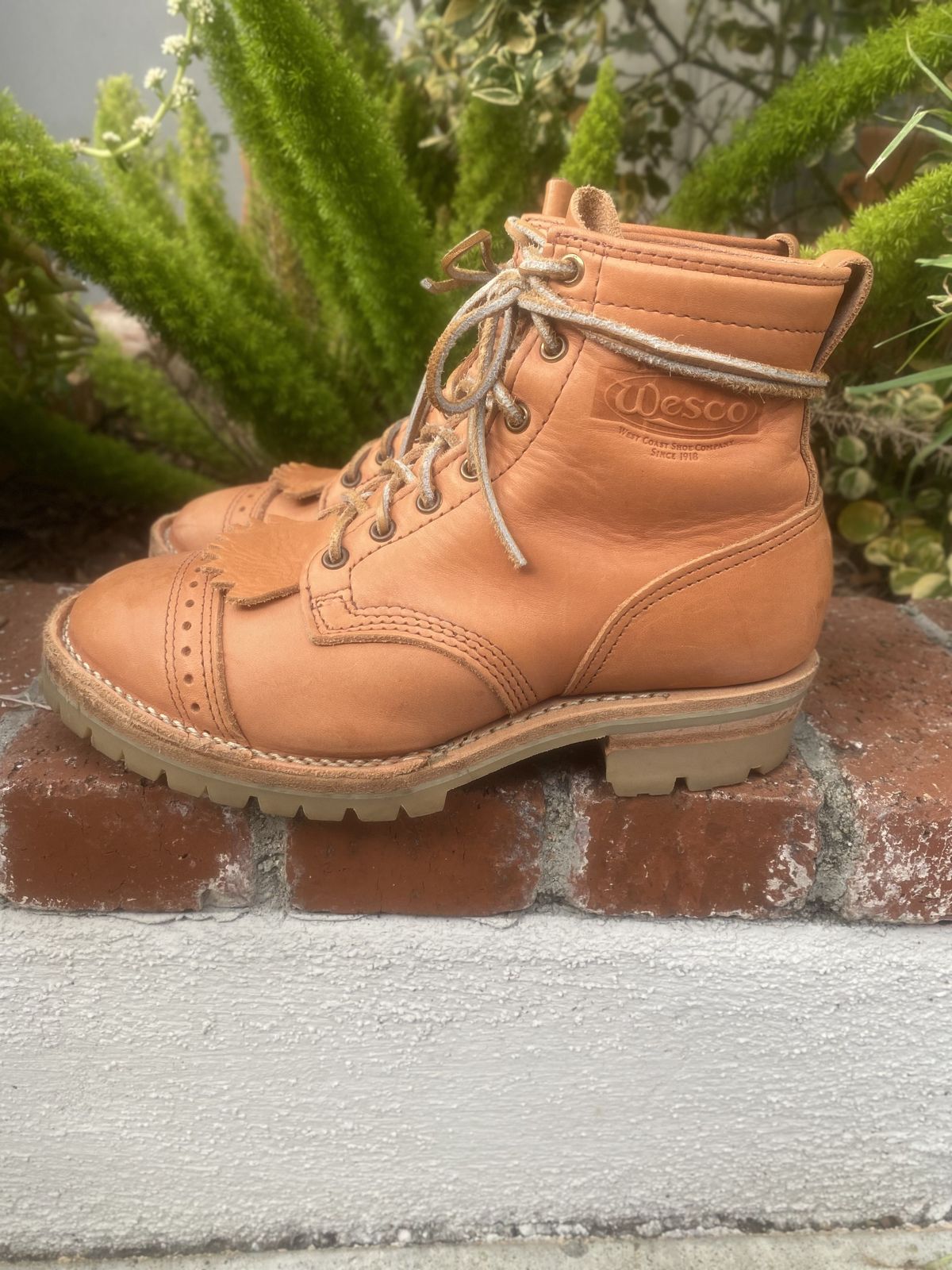 Photo by patinathunderdome on December 5, 2021 of the Wesco Hendrik in Horween Natural Essex.