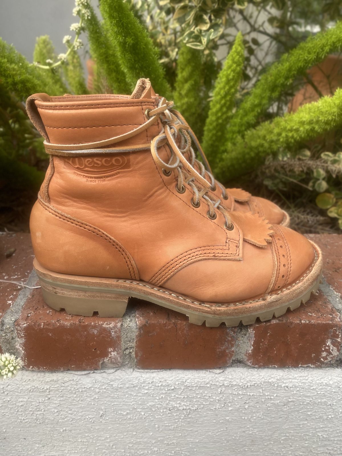 Photo by patinathunderdome on December 5, 2021 of the Wesco Hendrik in Horween Natural Essex.
