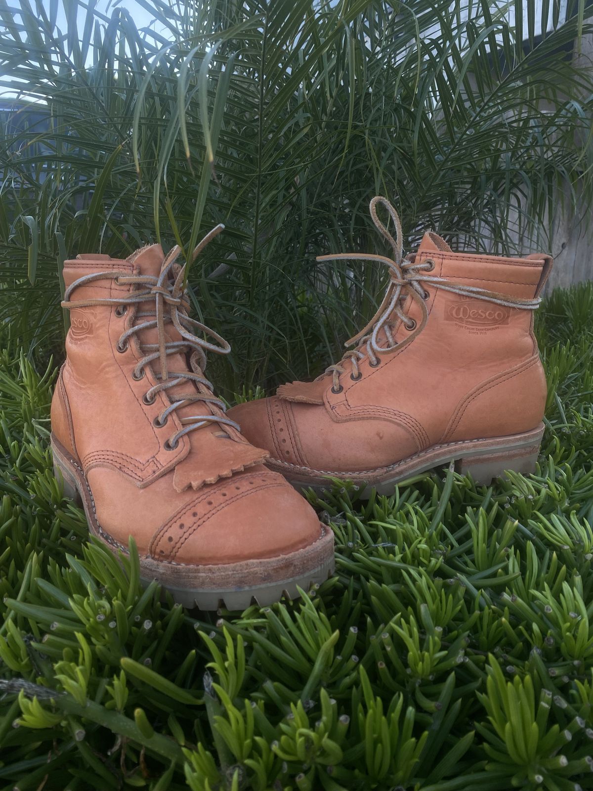 Photo by patinathunderdome on January 4, 2022 of the Wesco Hendrik in Horween Natural Essex.