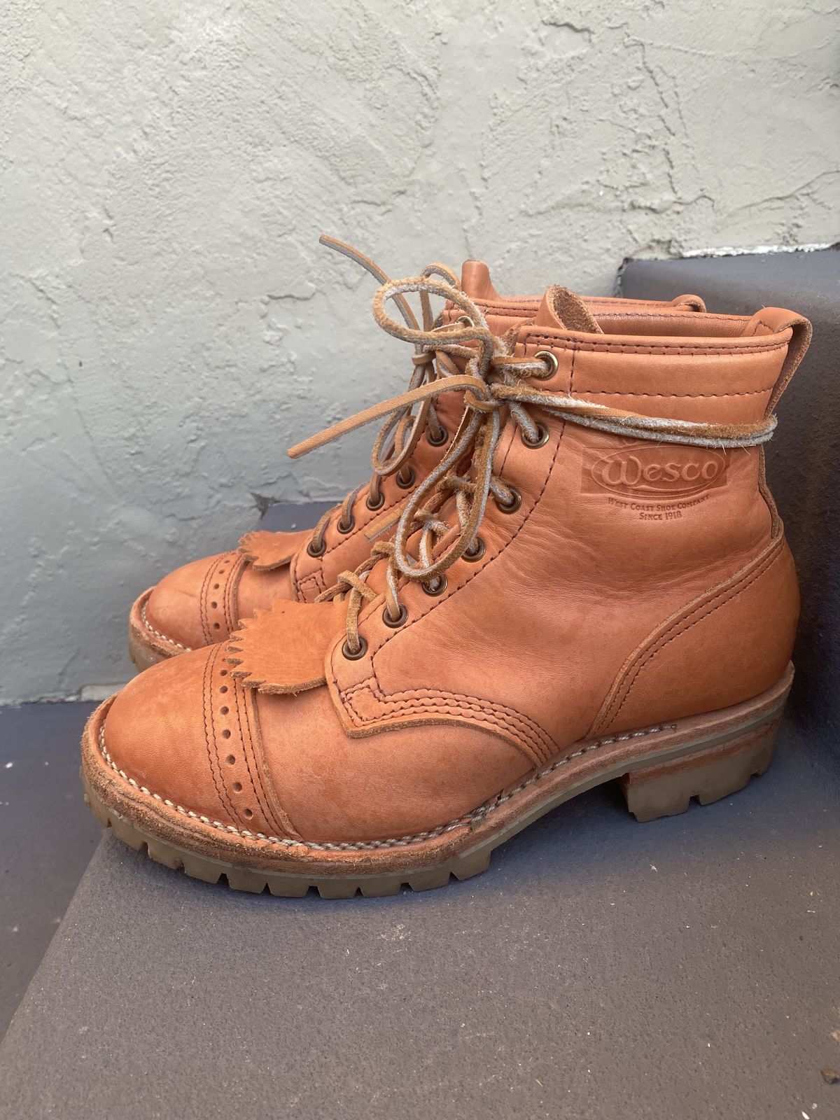 Photo by patinathunderdome on January 4, 2022 of the Wesco Hendrik in Horween Natural Essex.