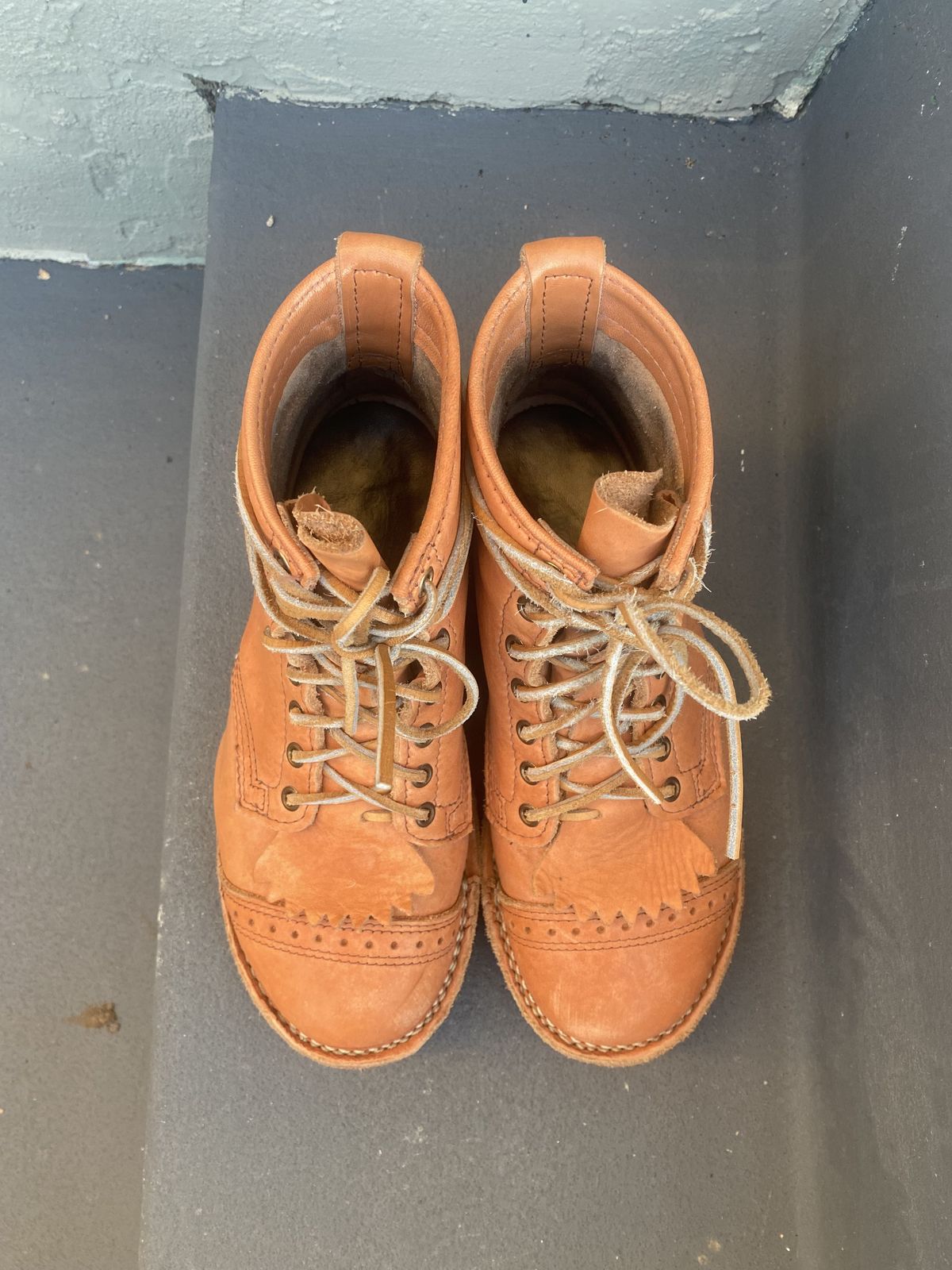 Photo by patinathunderdome on January 4, 2022 of the Wesco Hendrik in Horween Natural Essex.