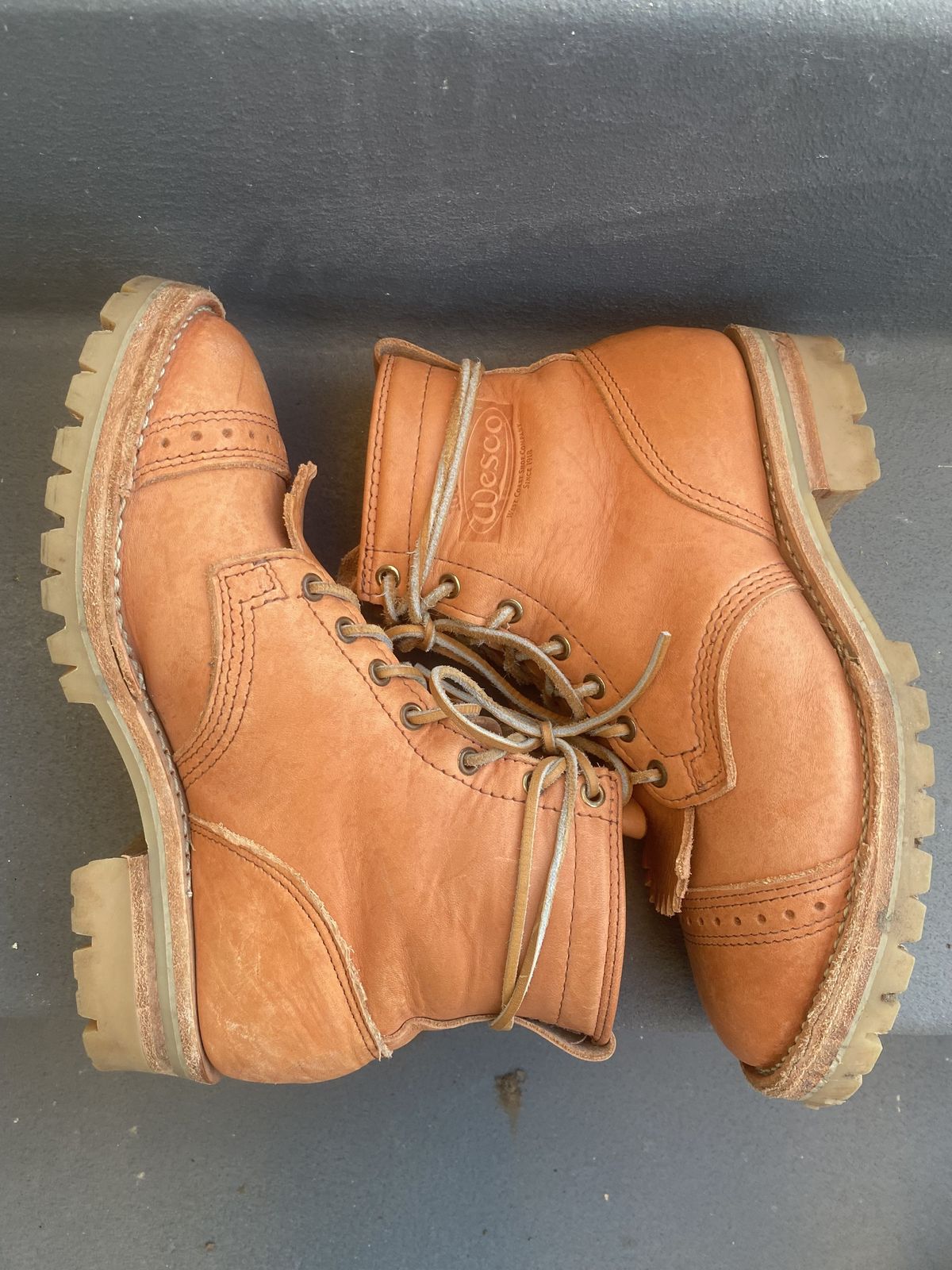Photo by patinathunderdome on January 4, 2022 of the Wesco Hendrik in Horween Natural Essex.