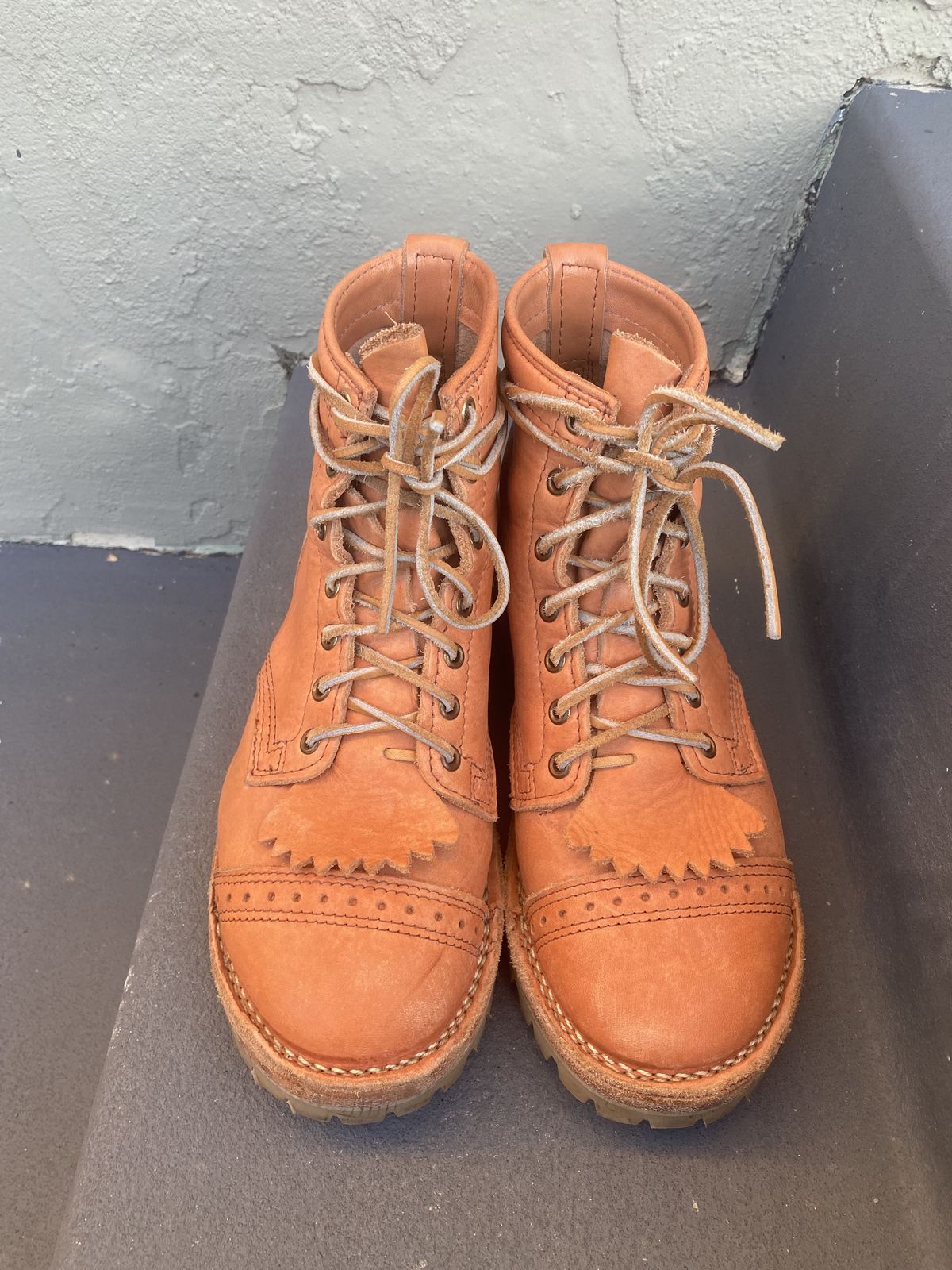 Photo by patinathunderdome on January 4, 2022 of the Wesco Hendrik in Horween Natural Essex.