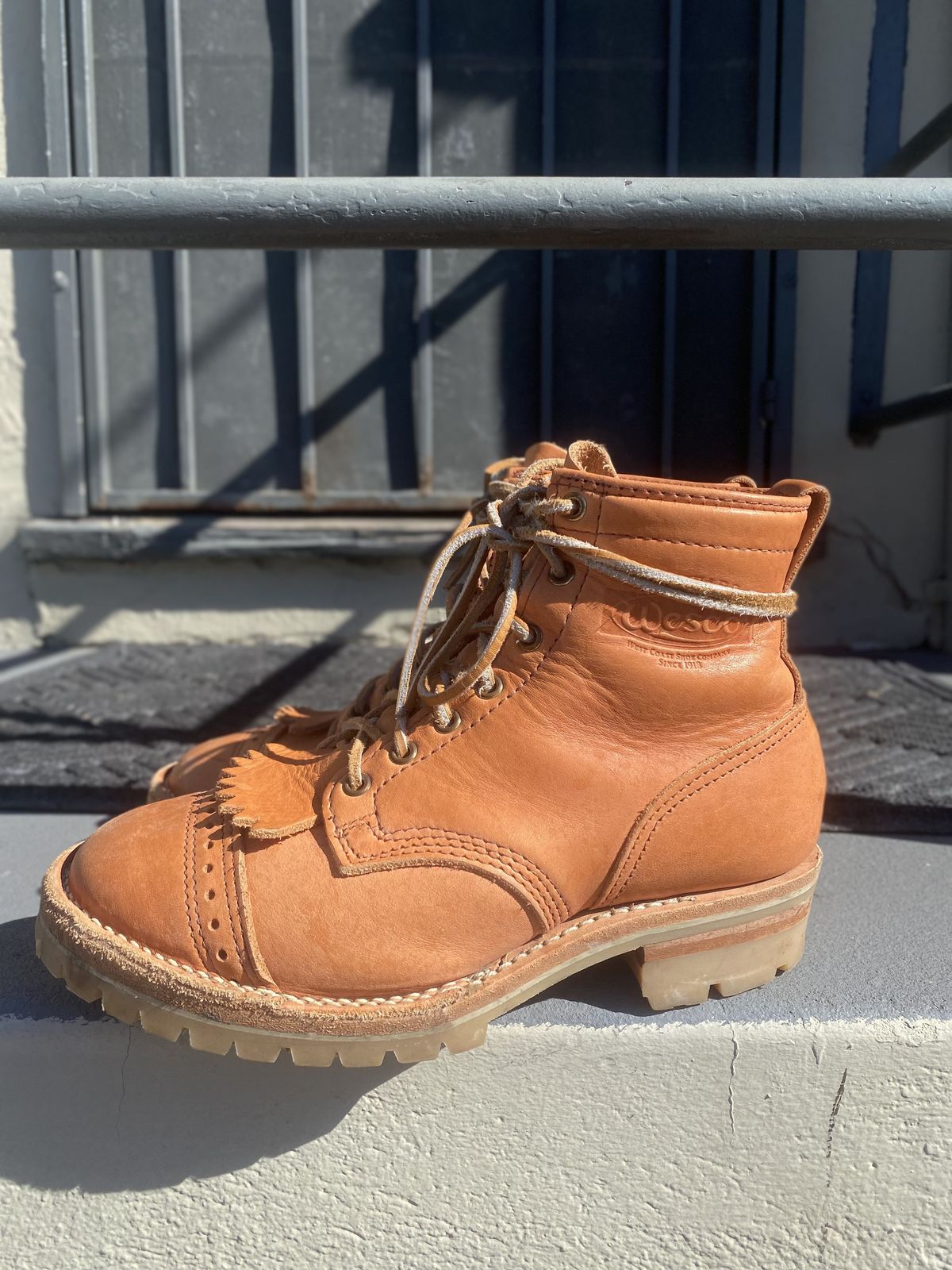 Photo by patinathunderdome on February 5, 2022 of the Wesco Hendrik in Horween Natural Essex.