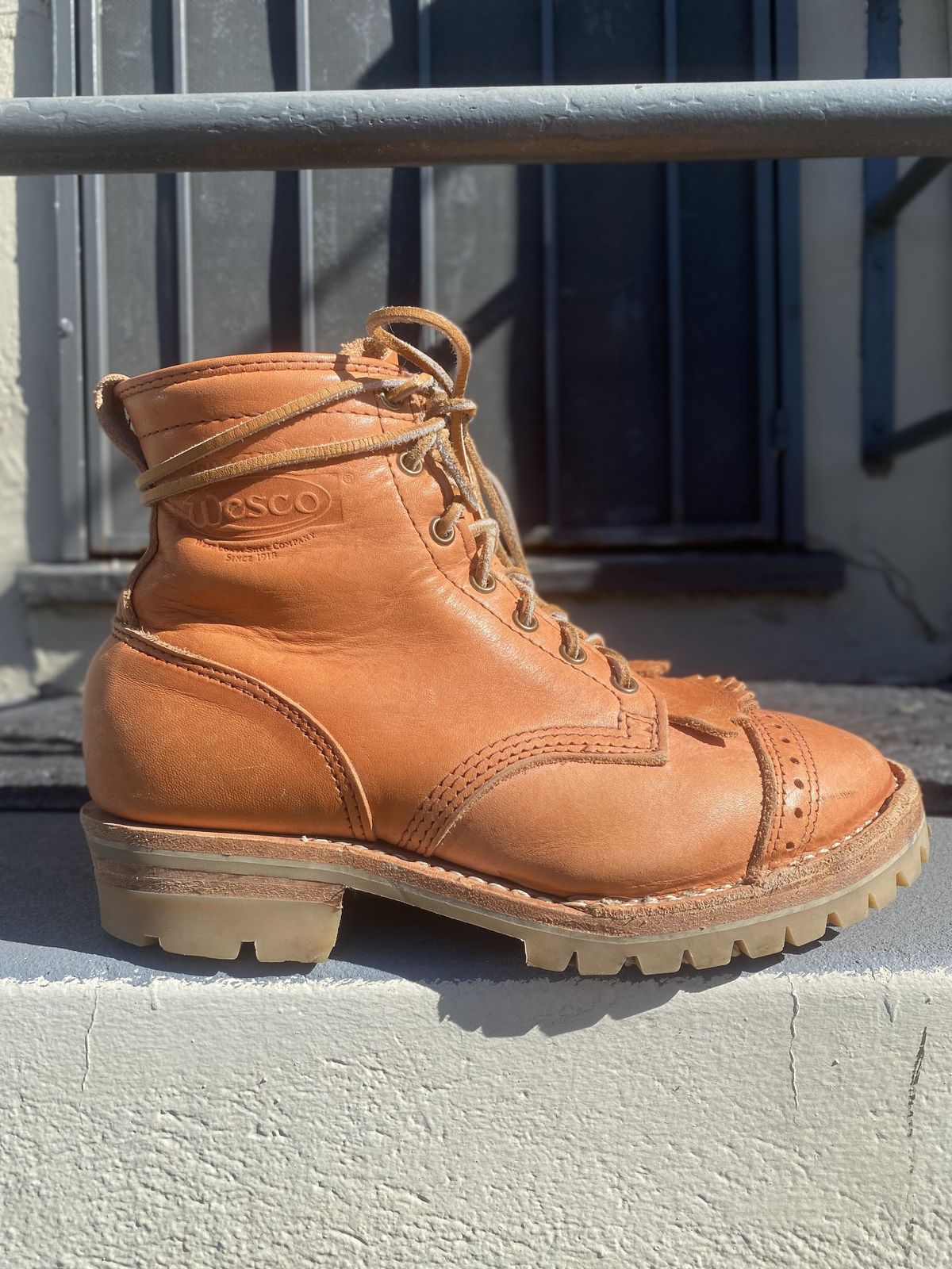 Photo by patinathunderdome on February 5, 2022 of the Wesco Hendrik in Horween Natural Essex.