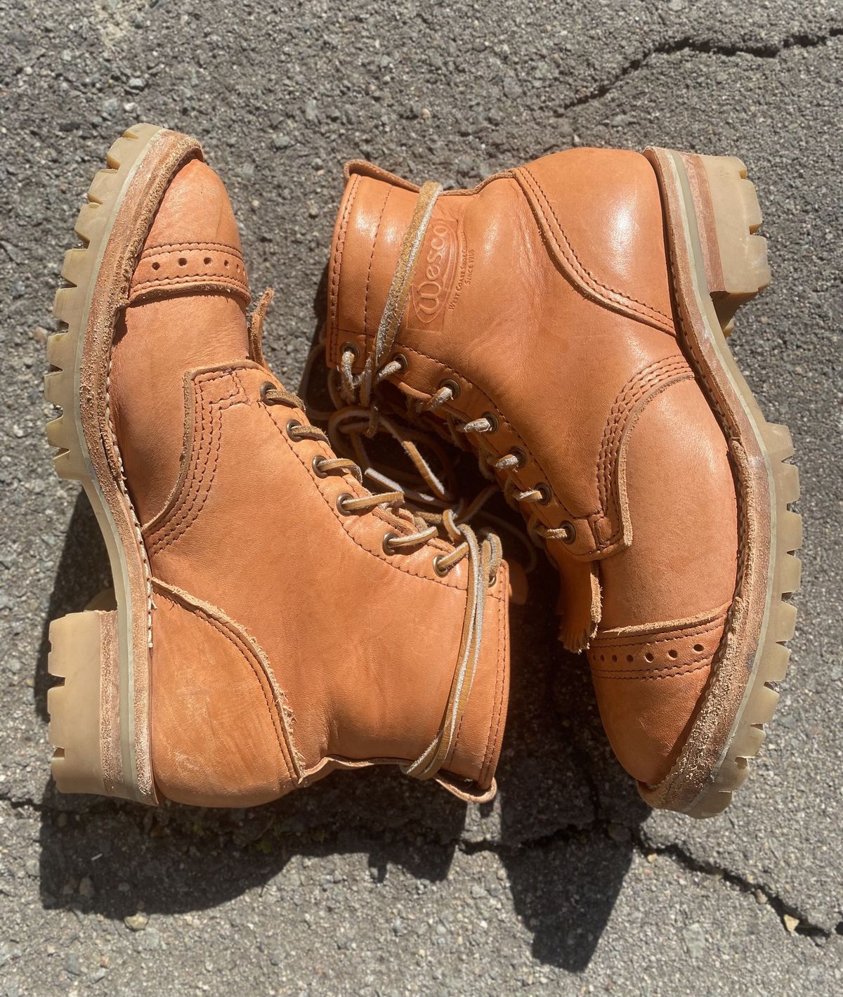 Photo by patinathunderdome on February 5, 2022 of the Wesco Hendrik in Horween Natural Essex.