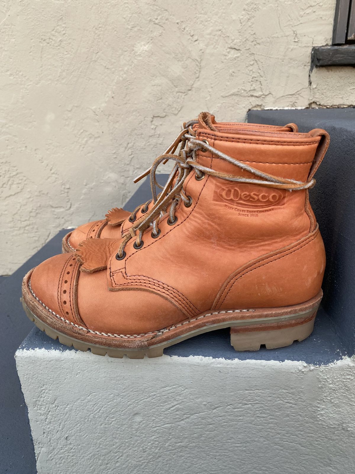 Photo by patinathunderdome on March 5, 2022 of the Wesco Hendrik in Horween Natural Essex.