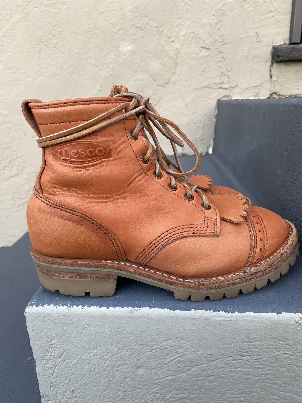 Photo by patinathunderdome on March 5, 2022 of the Wesco Hendrik in Horween Natural Essex.