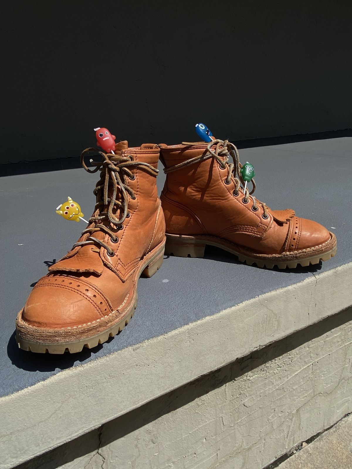 Photo by patinathunderdome on April 5, 2022 of the Wesco Hendrik in Horween Natural Essex.