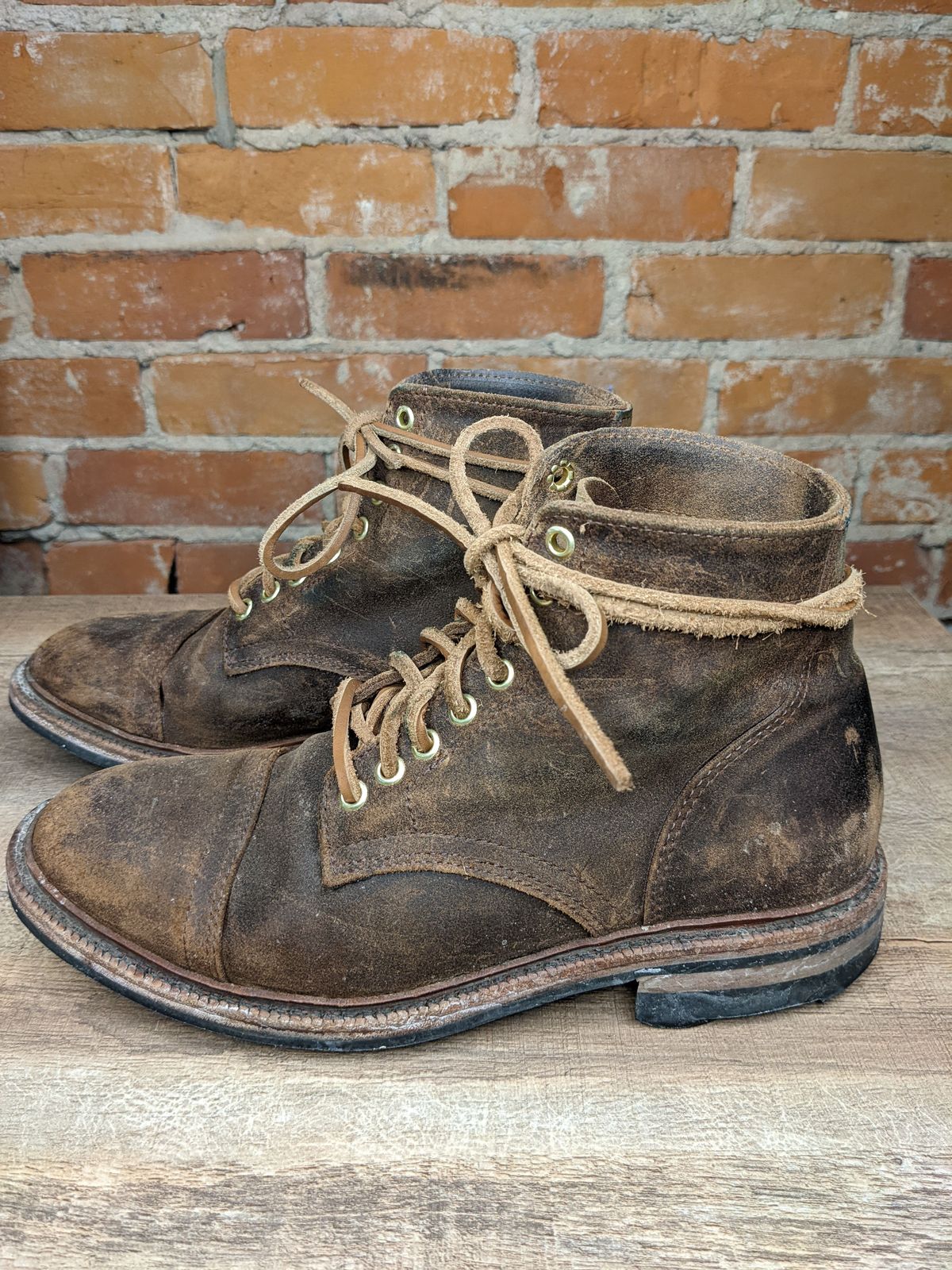 Photo by patinathunderdome on February 5, 2022 of the Parkhurst The Richmond in C.F. Stead Wheatbuck Waxy Commander Suede.