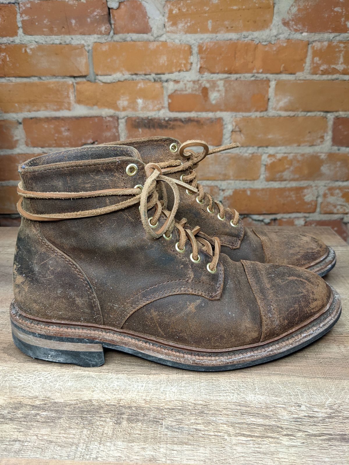 Photo by patinathunderdome on February 5, 2022 of the Parkhurst The Richmond in C.F. Stead Wheatbuck Waxy Commander Suede.