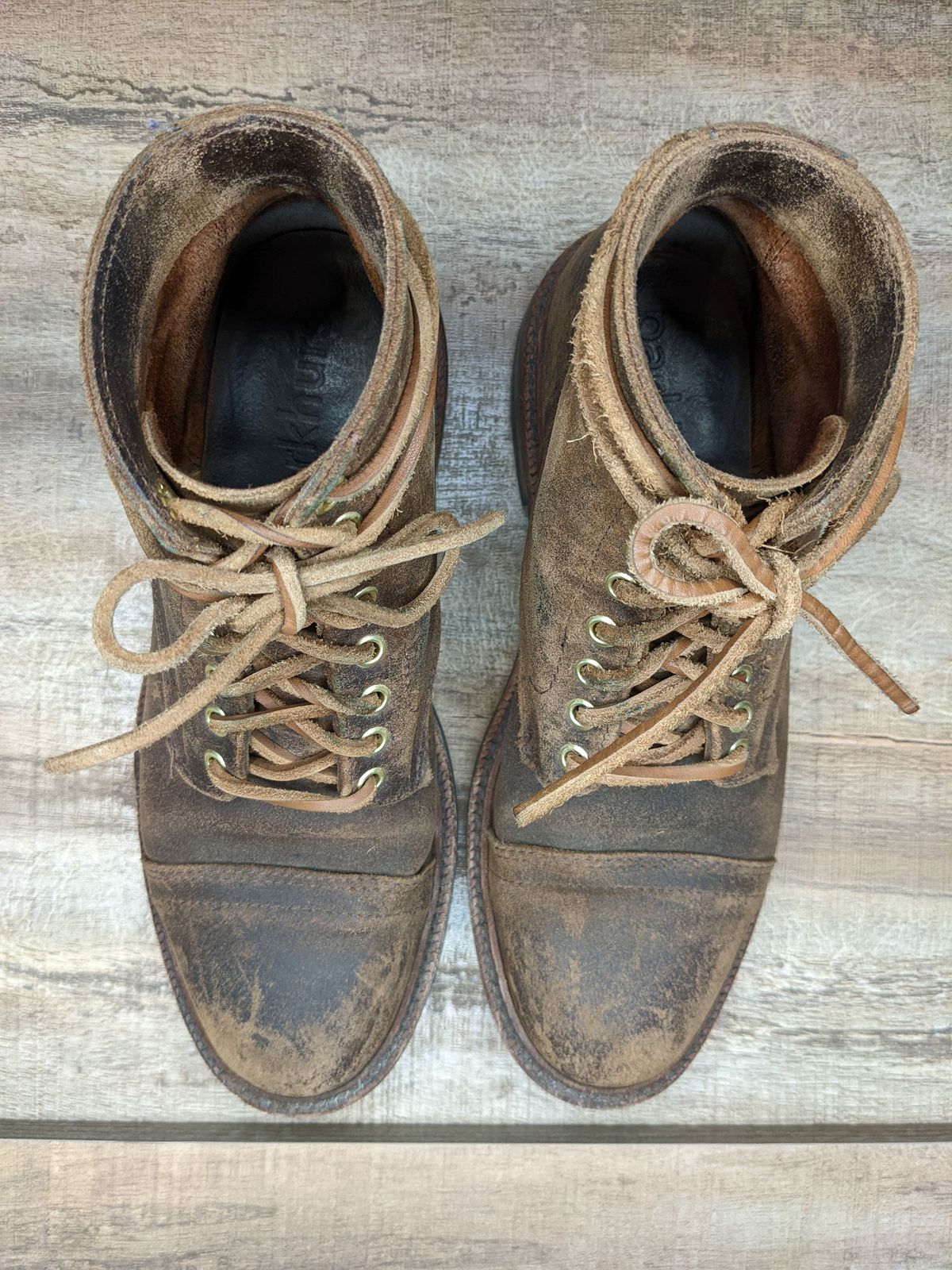 Photo by patinathunderdome on April 5, 2022 of the Parkhurst The Richmond in C.F. Stead Wheatbuck Waxy Commander Suede.