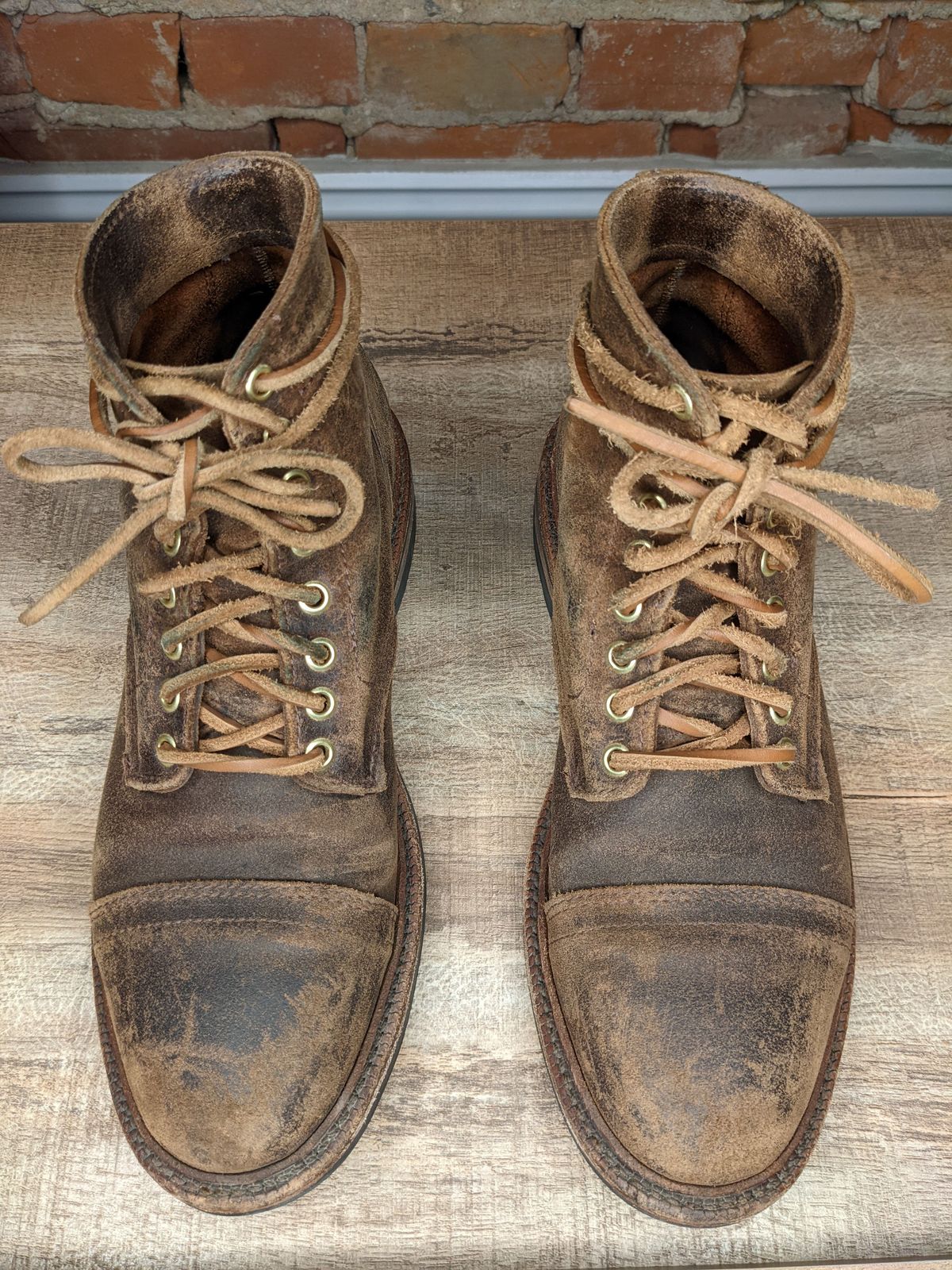 Photo by patinathunderdome on May 6, 2022 of the Parkhurst The Richmond in C.F. Stead Wheatbuck Waxy Commander Suede.