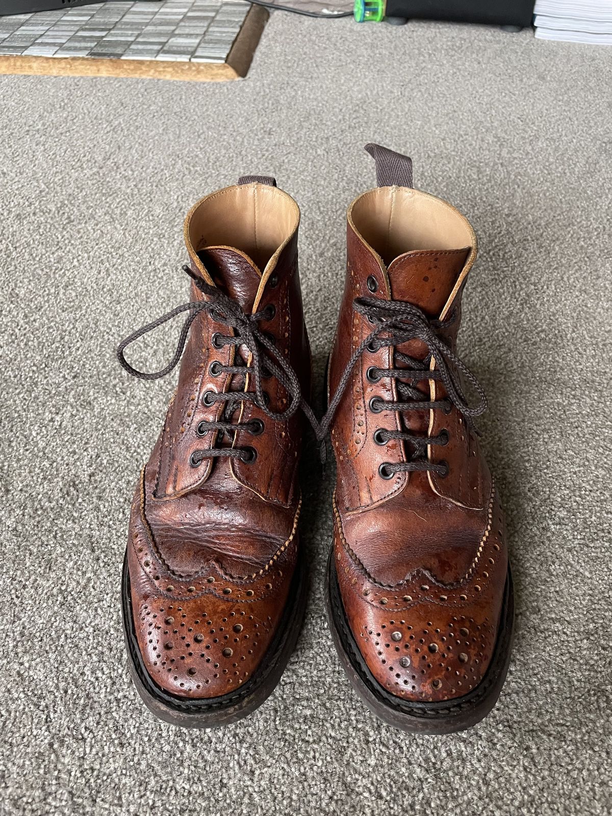 Photo by patinathunderdome on February 6, 2022 of the Tricker's Stow Country Boot in C.F. Stead Caramel Classic Kudu.