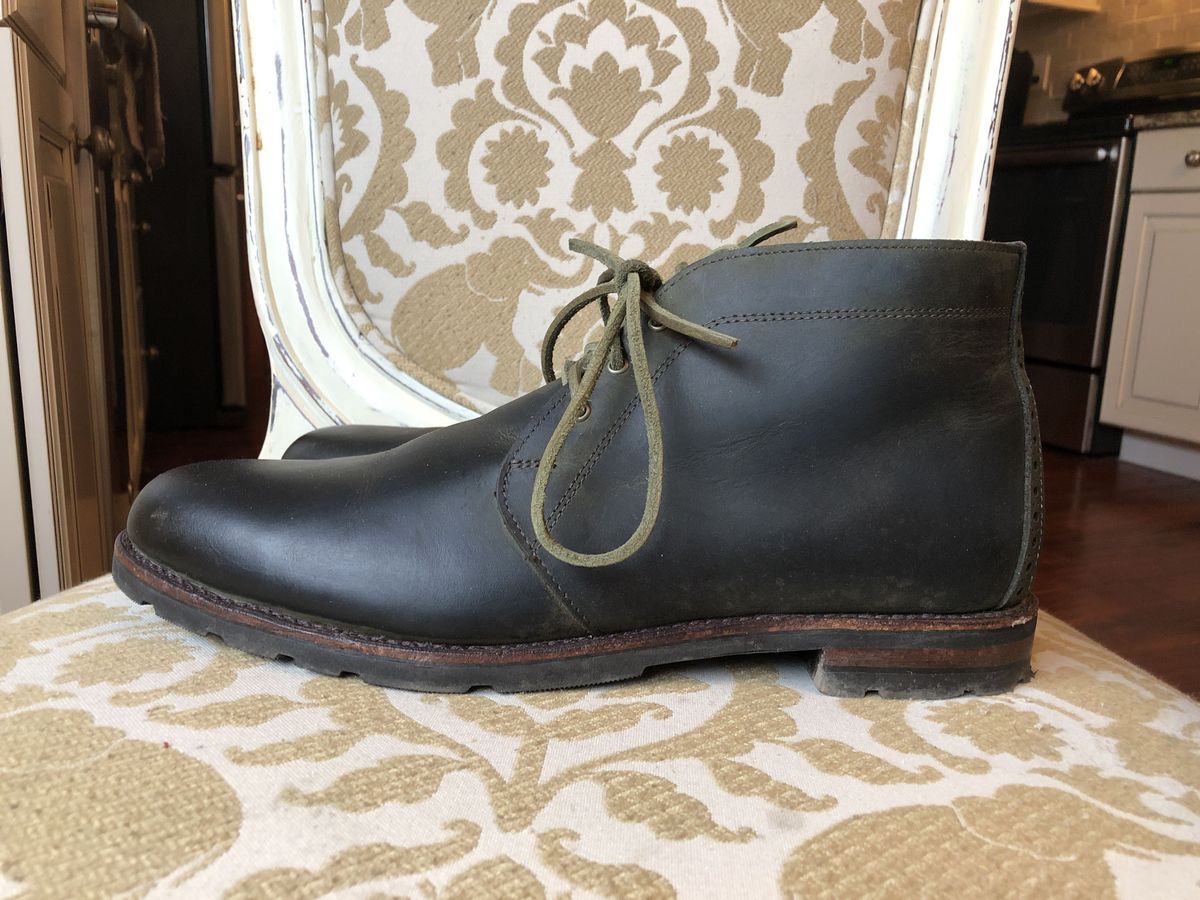 Photo by patinathunderdome on December 3, 2021 of the Allen Edmonds Venture Chukka in Horween Olive Waxed Flesh.