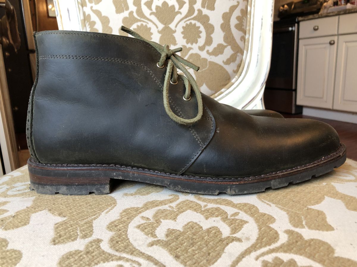 Photo by patinathunderdome on December 3, 2021 of the Allen Edmonds Venture Chukka in Horween Olive Waxed Flesh.