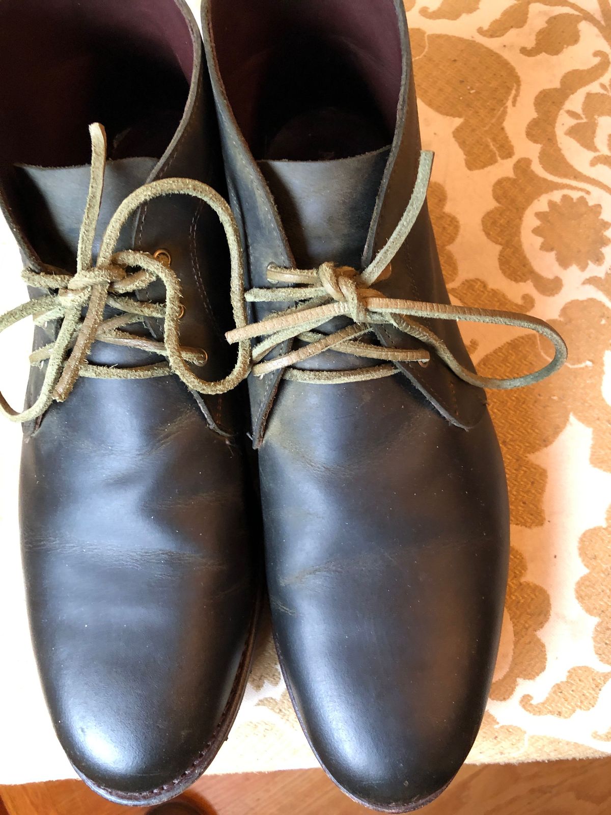 Photo by patinathunderdome on December 3, 2021 of the Allen Edmonds Venture Chukka in Horween Olive Waxed Flesh.