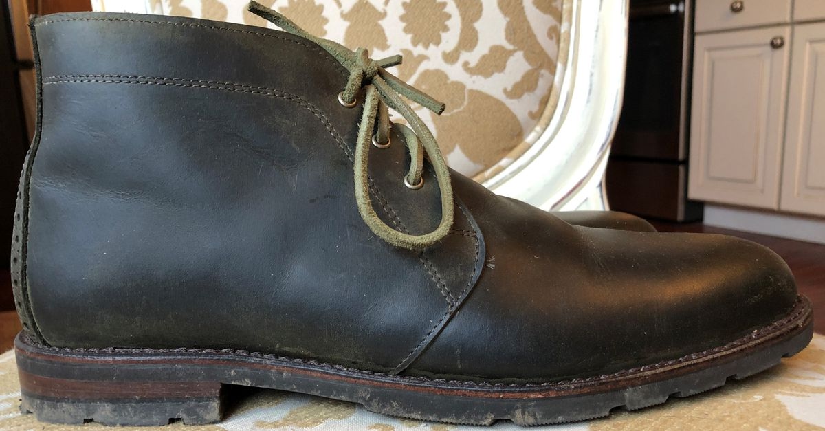 Photo by patinathunderdome on January 1, 2022 of the Allen Edmonds Venture Chukka in Horween Olive Waxed Flesh.