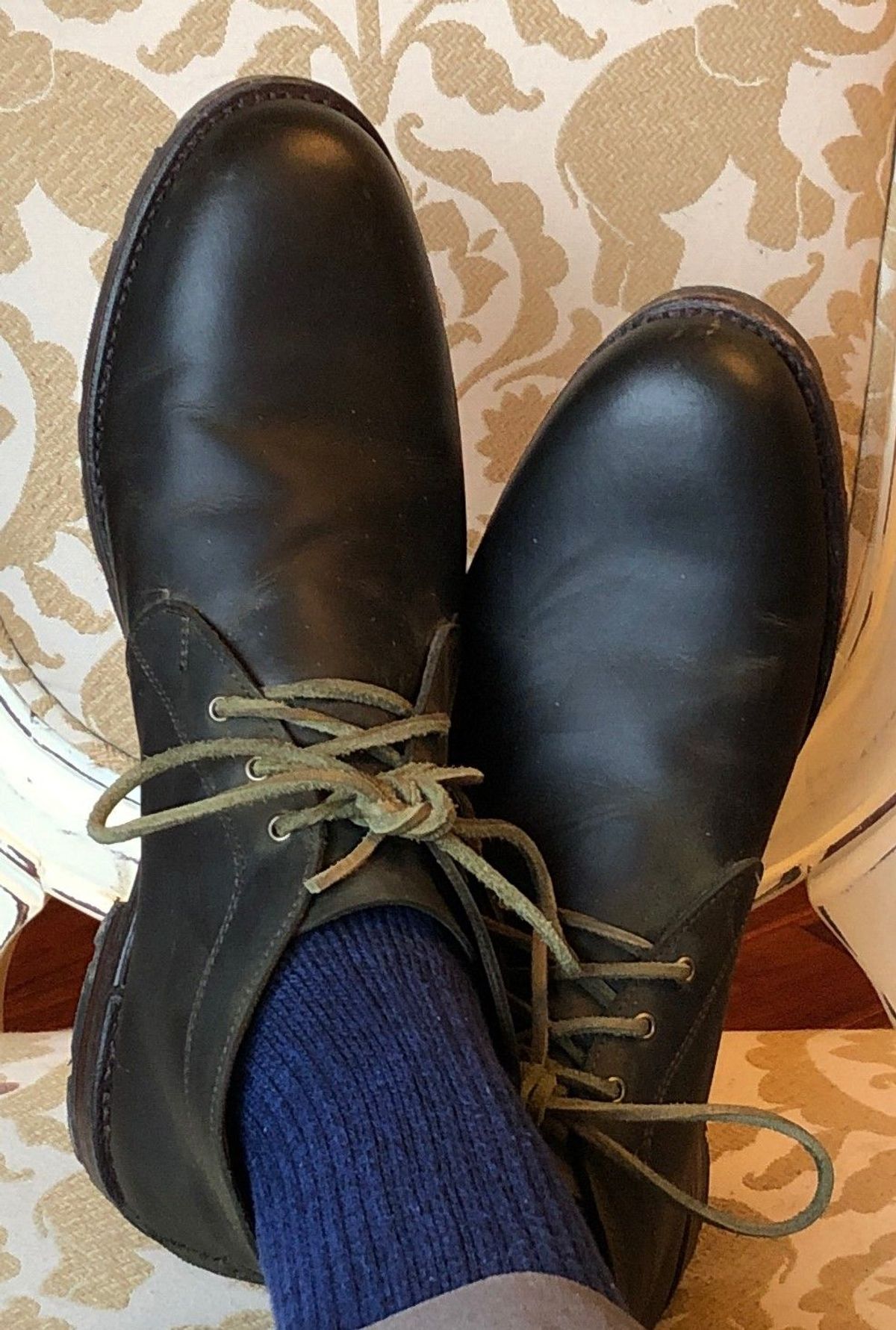 Photo by patinathunderdome on January 1, 2022 of the Allen Edmonds Venture Chukka in Horween Olive Waxed Flesh.