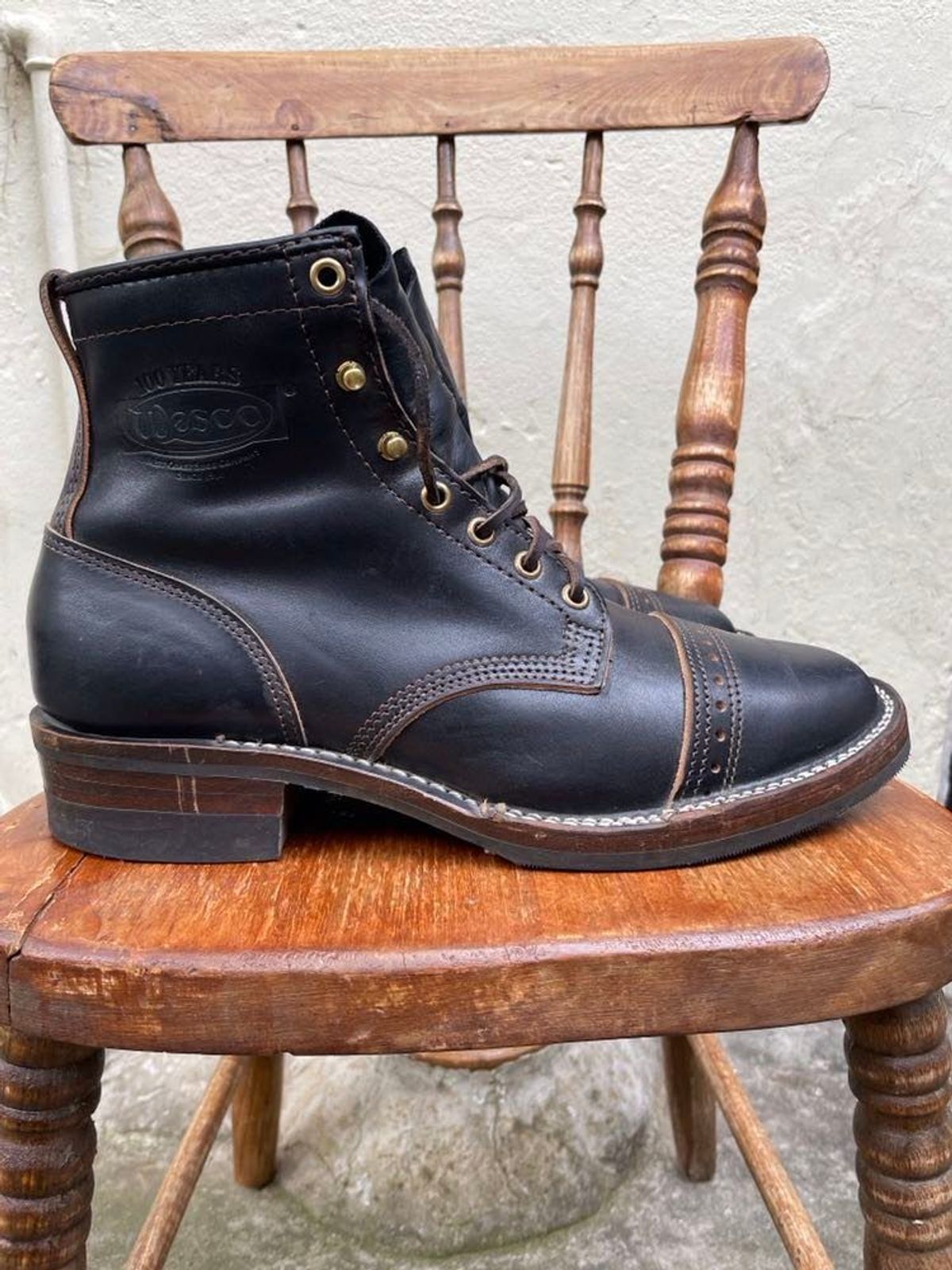Photo by patinathunderdome on November 3, 2021 of the Wesco Hendrik in Maryam Black Teacore Horsebutt.