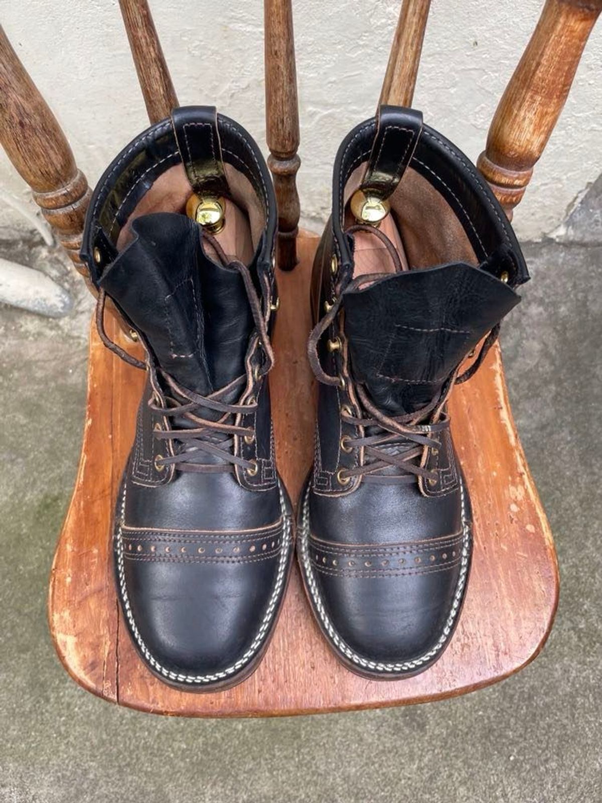 Photo by patinathunderdome on November 3, 2021 of the Wesco Hendrik in Maryam Black Teacore Horsebutt.
