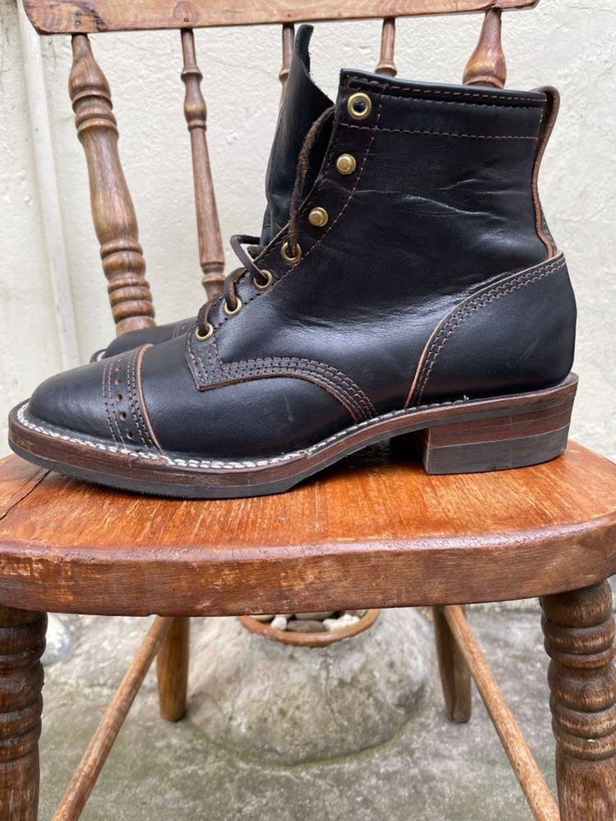Photo by patinathunderdome on November 3, 2021 of the Wesco Hendrik in Maryam Black Teacore Horsebutt.