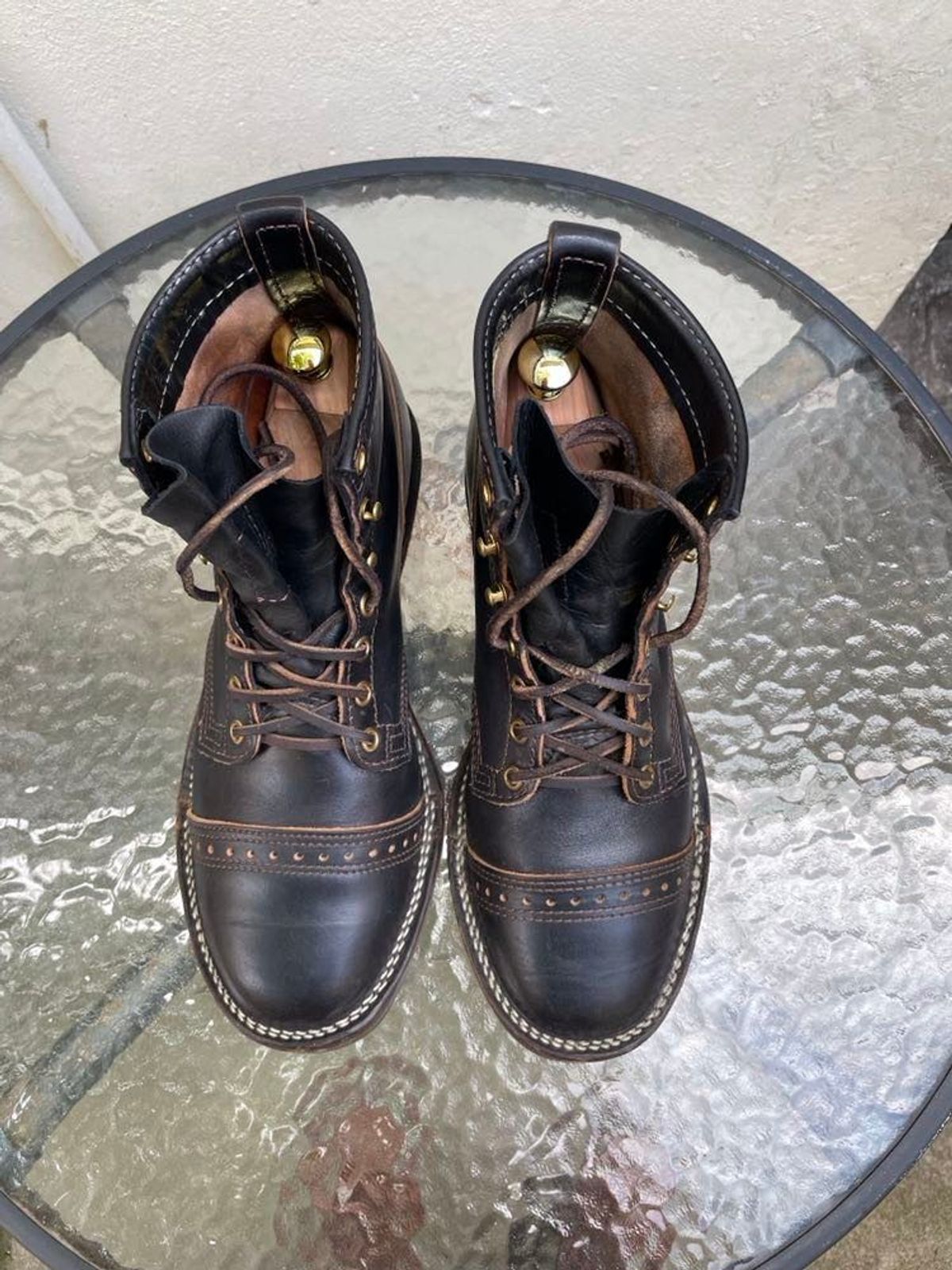 Photo by patinathunderdome on December 4, 2021 of the Wesco Hendrik in Maryam Black Teacore Horsebutt.
