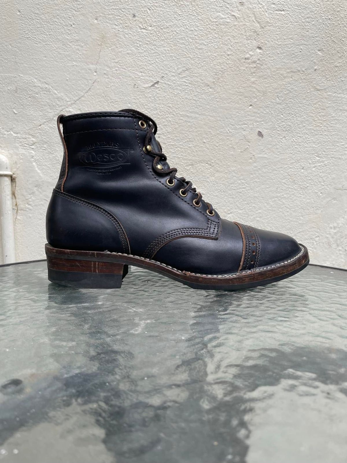 Photo by patinathunderdome on January 3, 2022 of the Wesco Hendrik in Maryam Black Teacore Horsebutt.