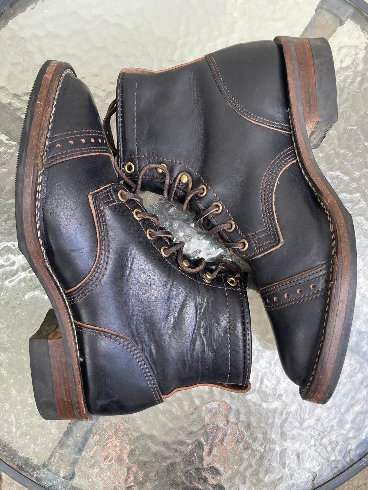 Photo by patinathunderdome on January 3, 2022 of the Wesco Hendrik in Maryam Black Teacore Horsebutt.