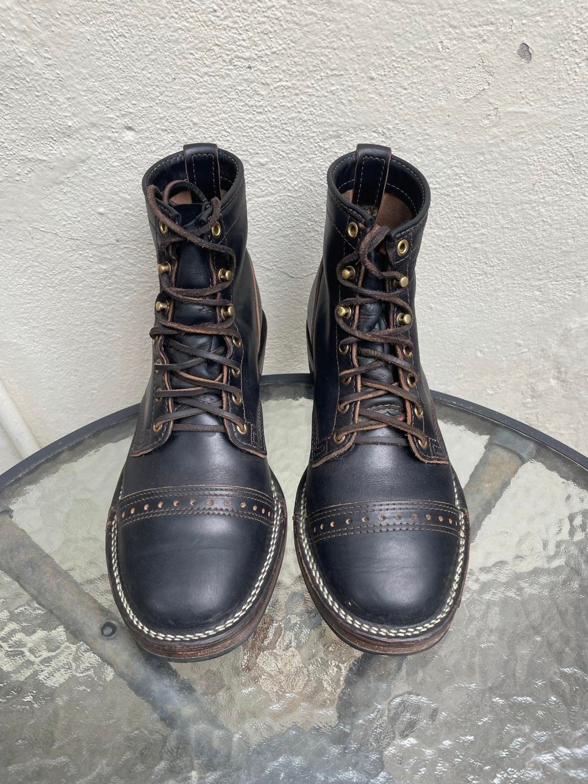 Photo by patinathunderdome on January 3, 2022 of the Wesco Hendrik in Maryam Black Teacore Horsebutt.