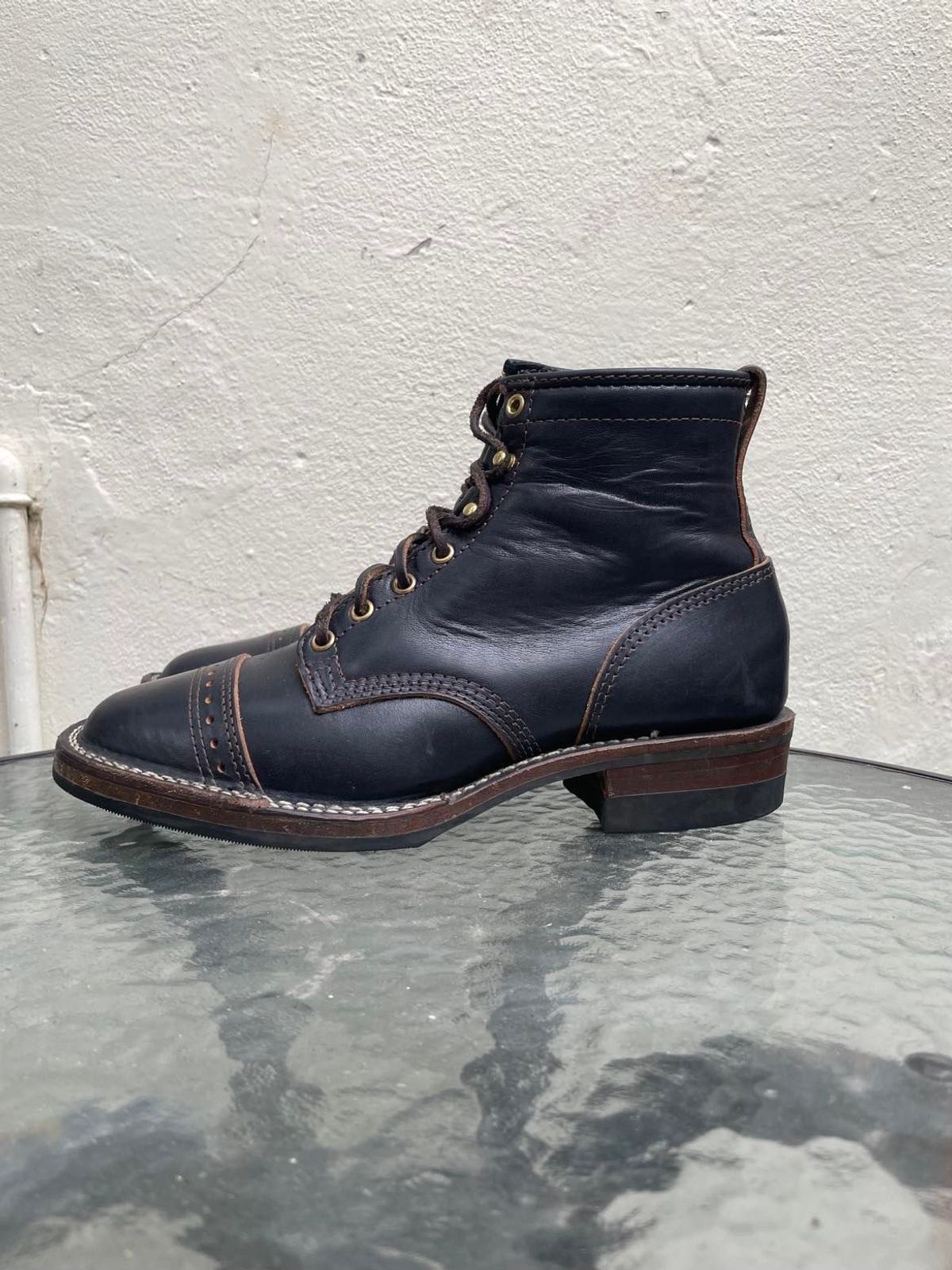 Photo by patinathunderdome on January 3, 2022 of the Wesco Hendrik in Maryam Black Teacore Horsebutt.