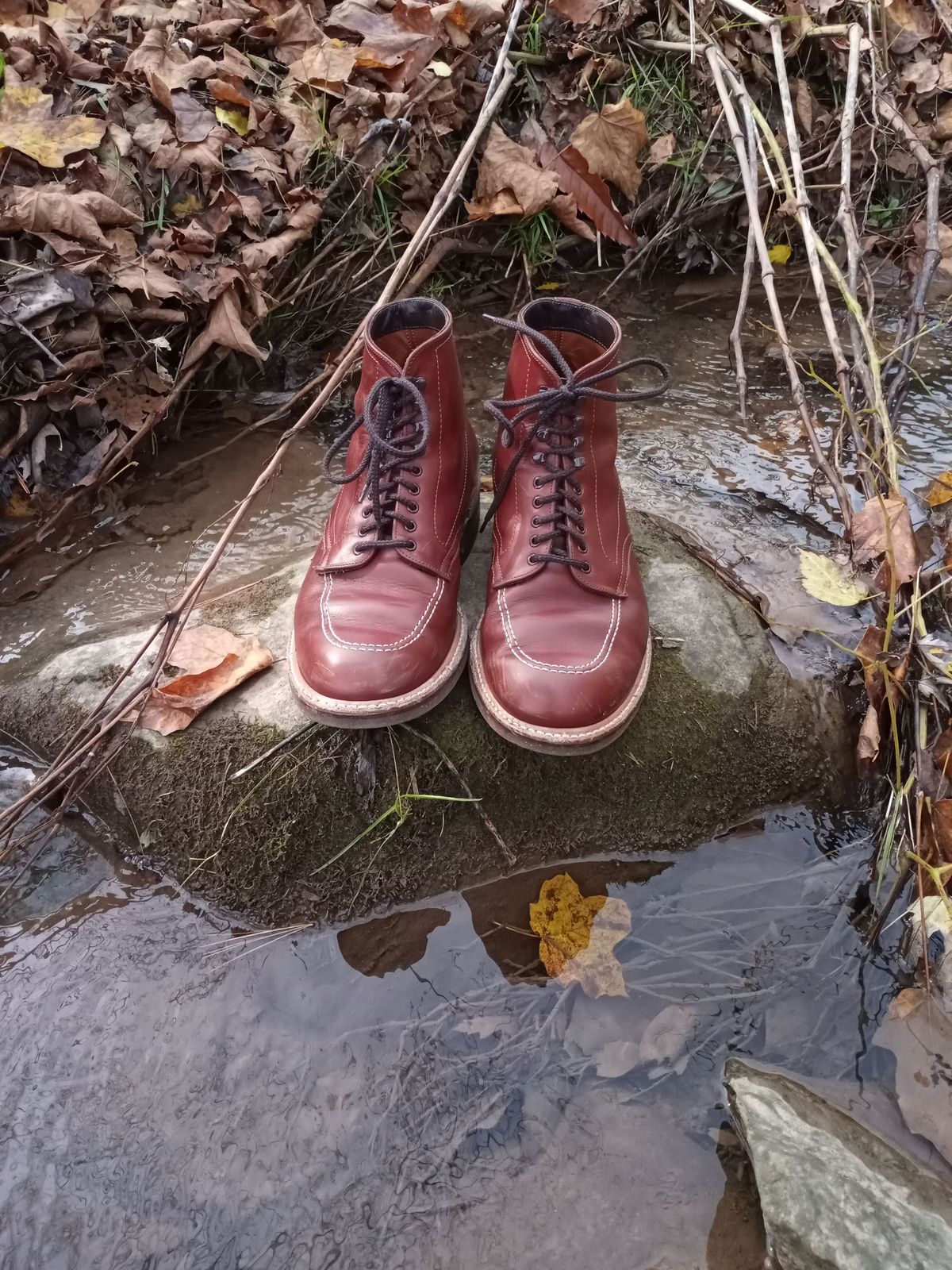 Photo by patinathunderdome on November 3, 2021 of the Alden Indy Boot in Horween Mahogany Legacy.
