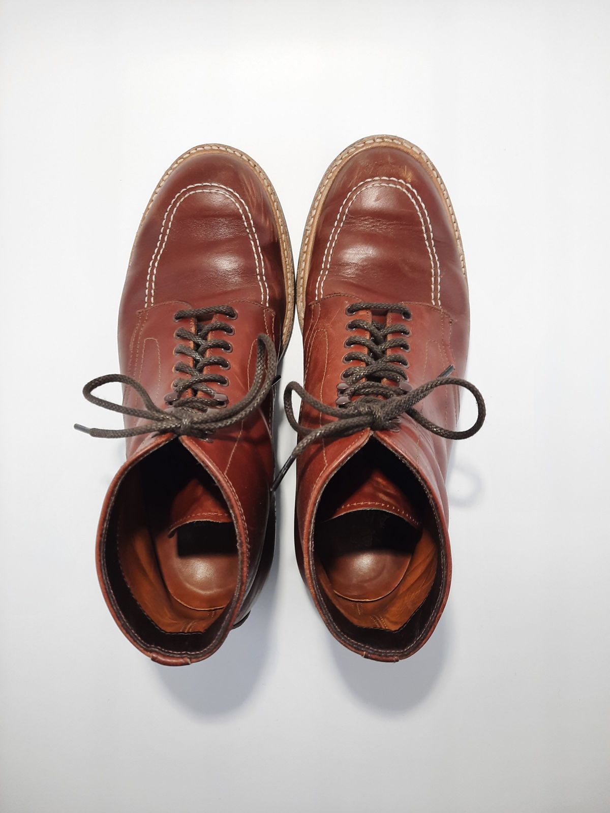 Photo by patinathunderdome on December 3, 2021 of the Alden Indy Boot in Horween Mahogany Legacy.
