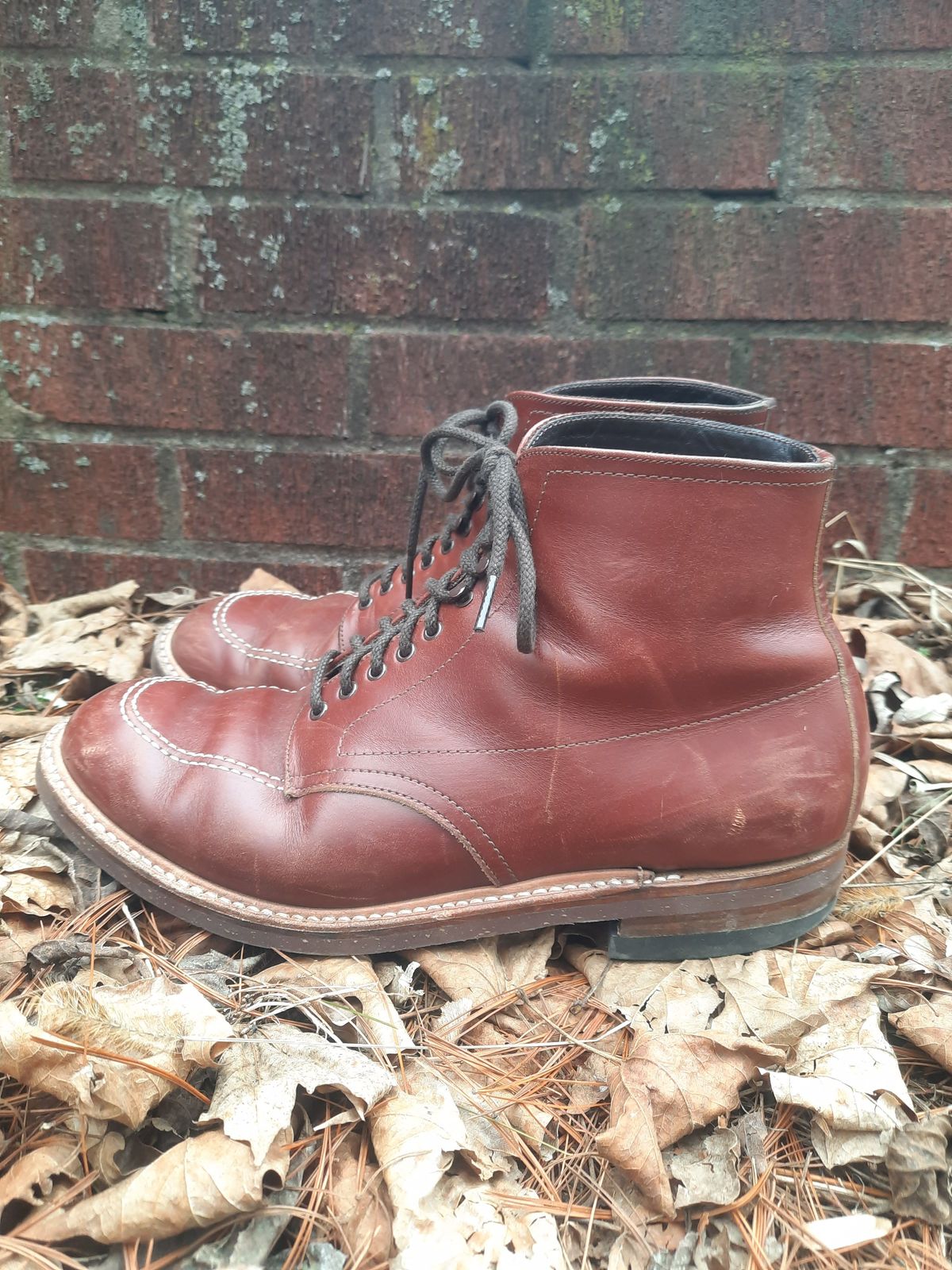 Photo by patinathunderdome on February 2, 2022 of the Alden Indy Boot in Horween Mahogany Legacy.