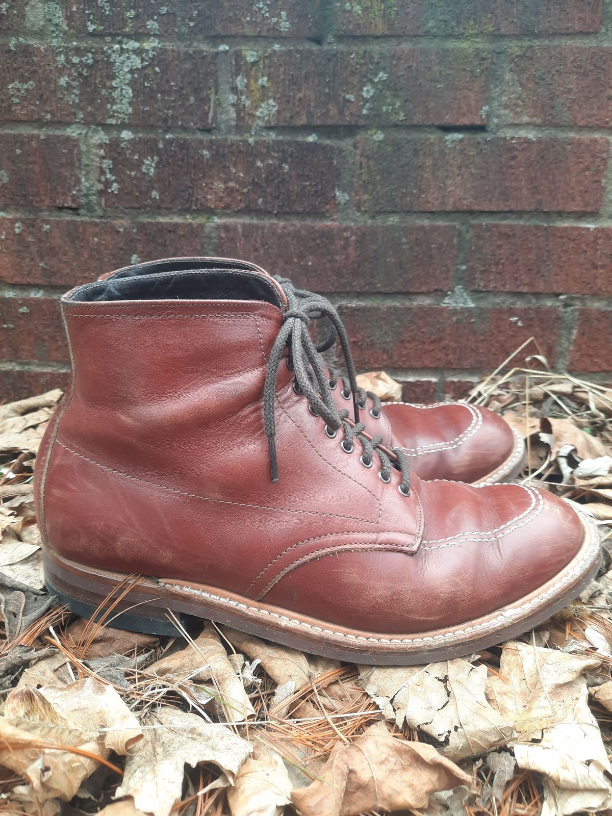 Photo by patinathunderdome on February 2, 2022 of the Alden Indy Boot in Horween Mahogany Legacy.