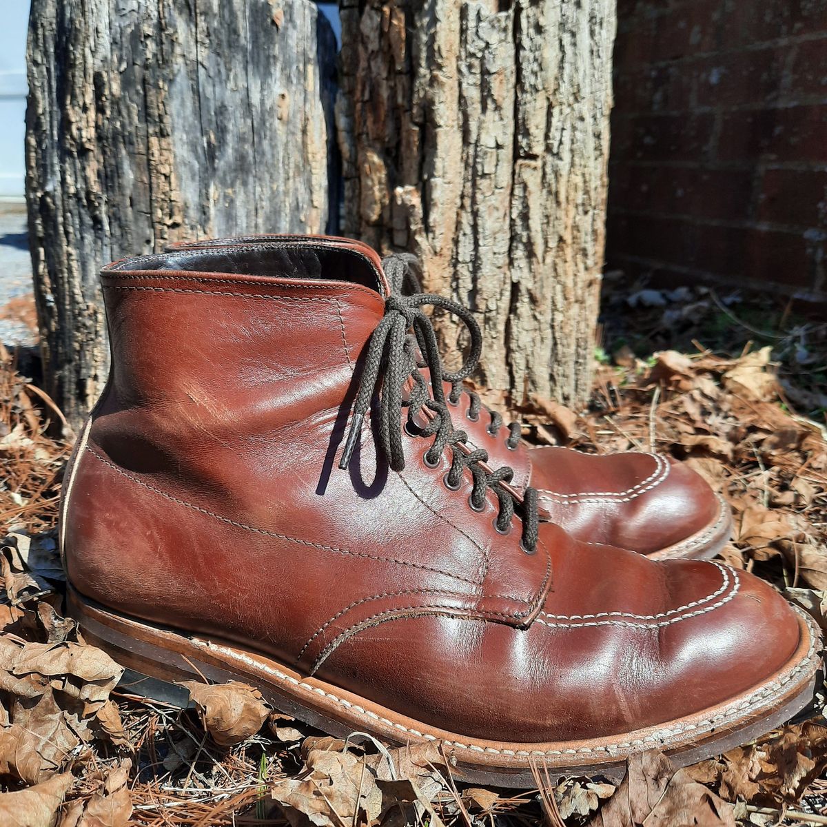 Photo by patinathunderdome on March 5, 2022 of the Alden Indy Boot in Horween Mahogany Legacy.