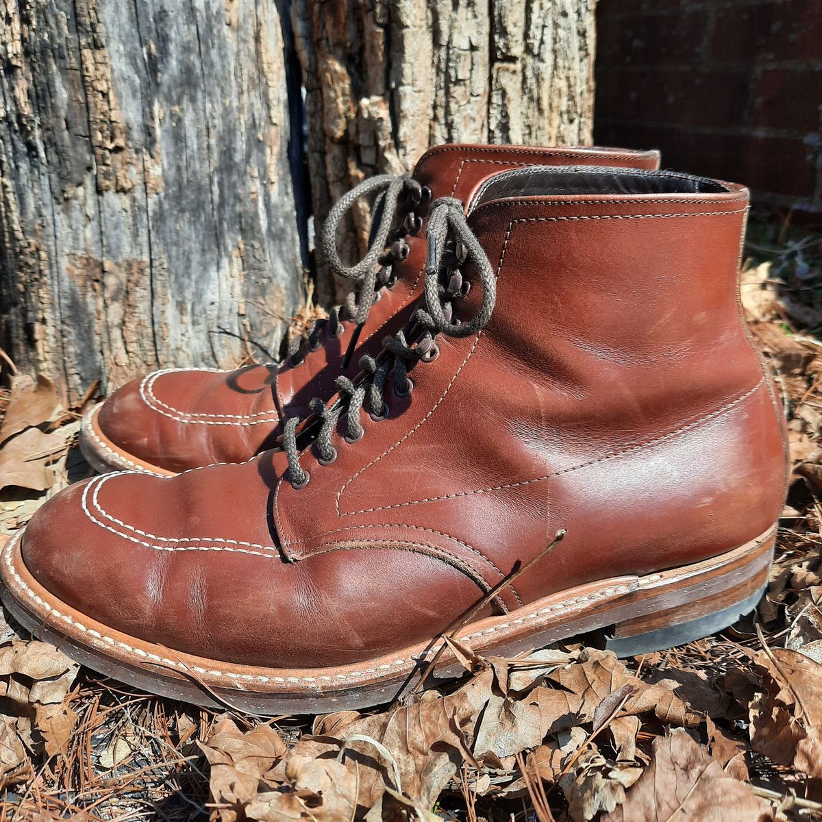 Photo by patinathunderdome on March 5, 2022 of the Alden Indy Boot in Horween Mahogany Legacy.