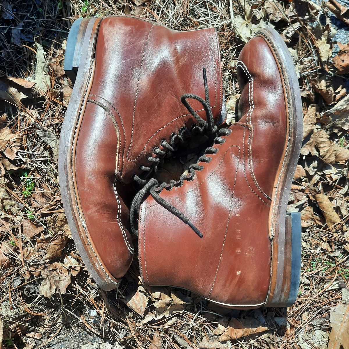 Photo by patinathunderdome on March 5, 2022 of the Alden Indy Boot in Horween Mahogany Legacy.