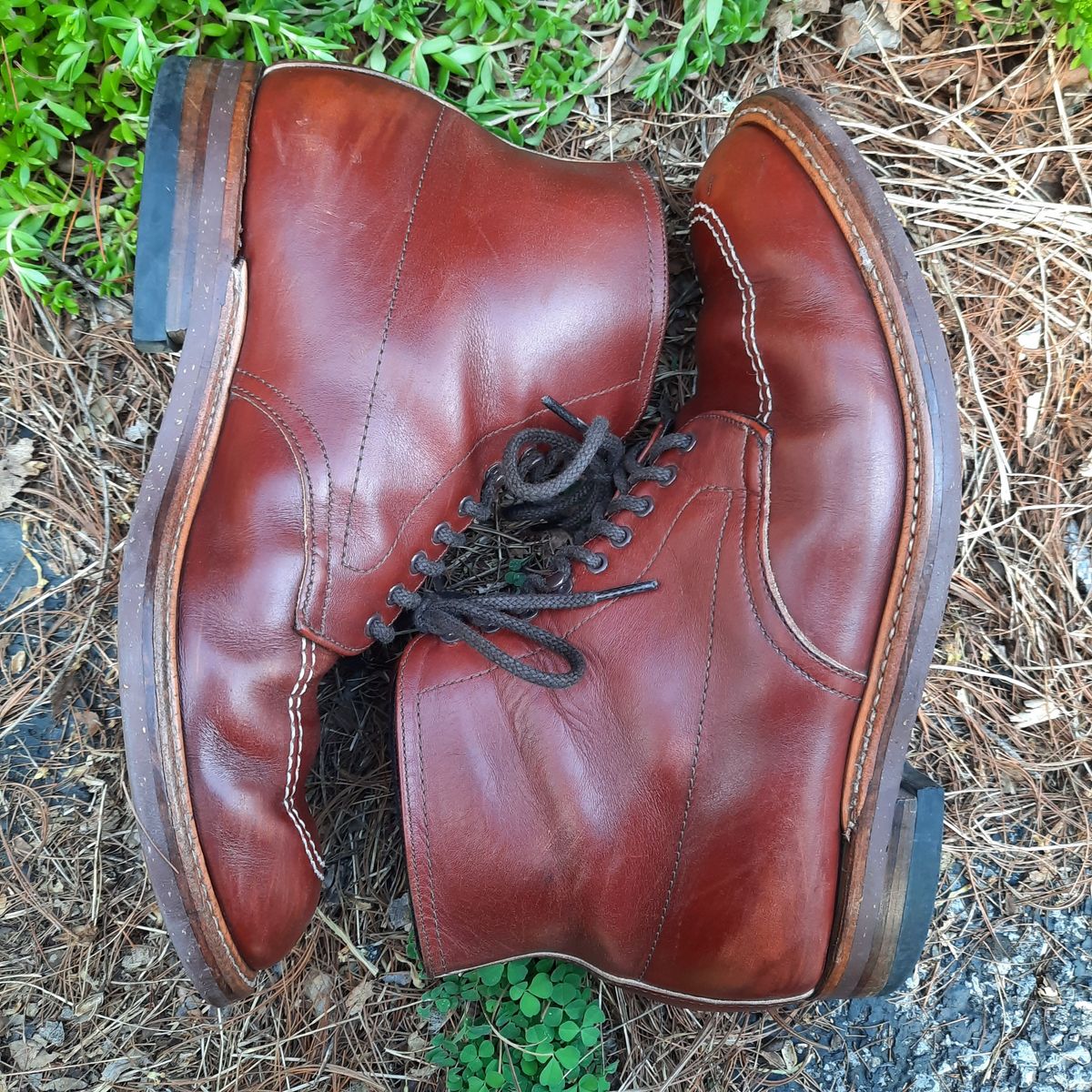 Photo by patinathunderdome on May 3, 2022 of the Alden Indy Boot in Horween Mahogany Legacy.