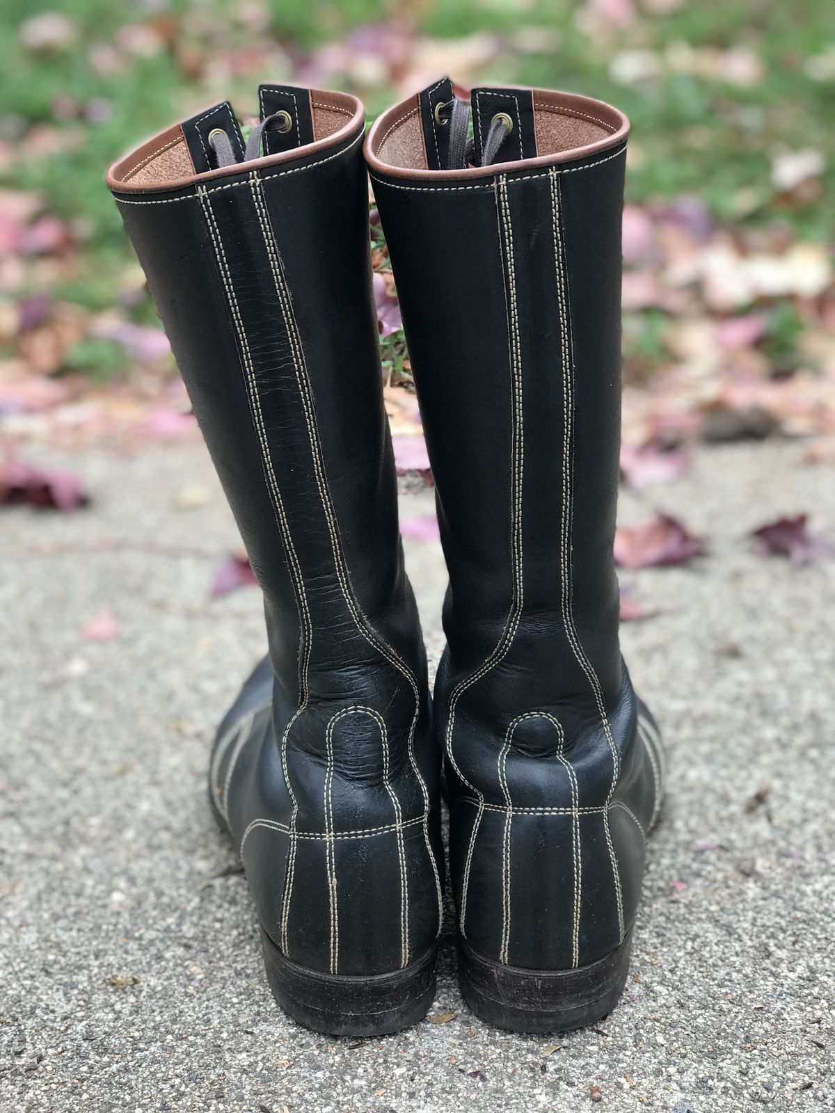 Photo by patinathunderdome on December 3, 2021 of the Clinch Hi-Liner in Wickett & Craig Black-Overdyed Latigo.