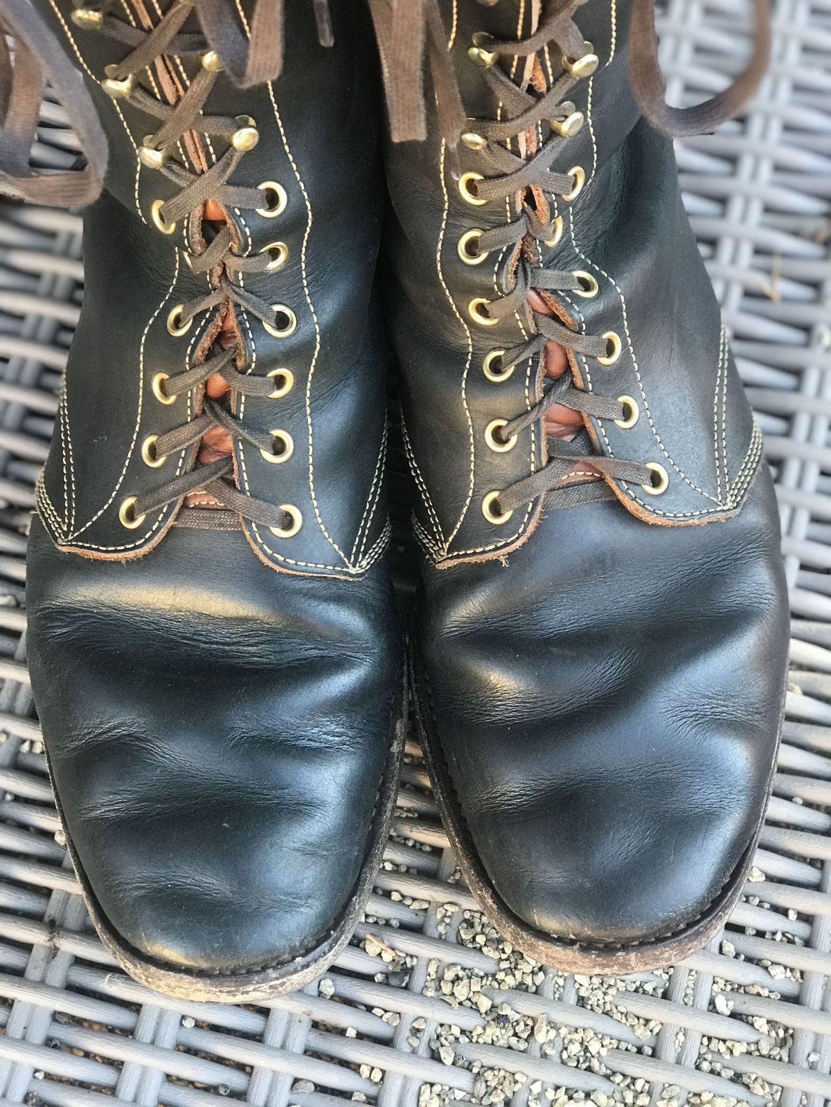 Photo by patinathunderdome on February 2, 2022 of the Clinch Hi-Liner in Wickett & Craig Black-Overdyed Latigo.