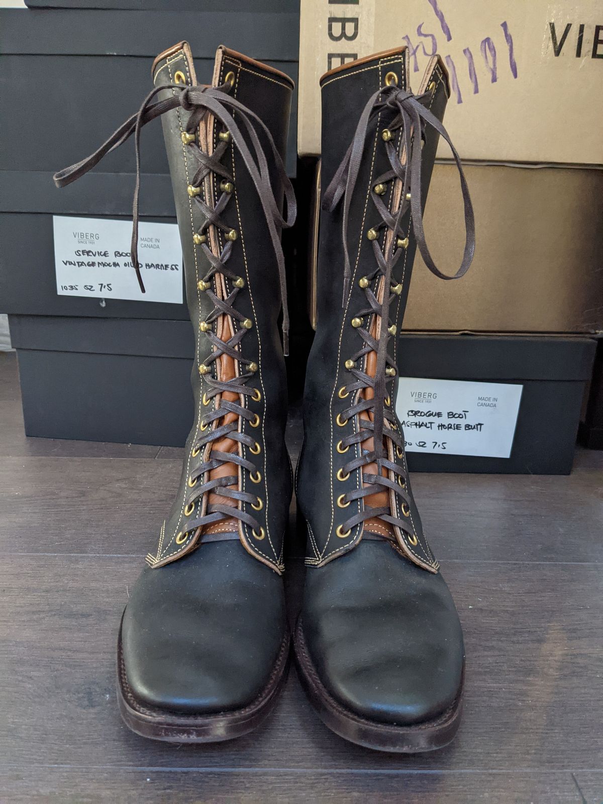 Photo by patinathunderdome on October 1, 2021 of the Clinch Hi-Liner in Wickett & Craig Black-Overdyed Latigo.