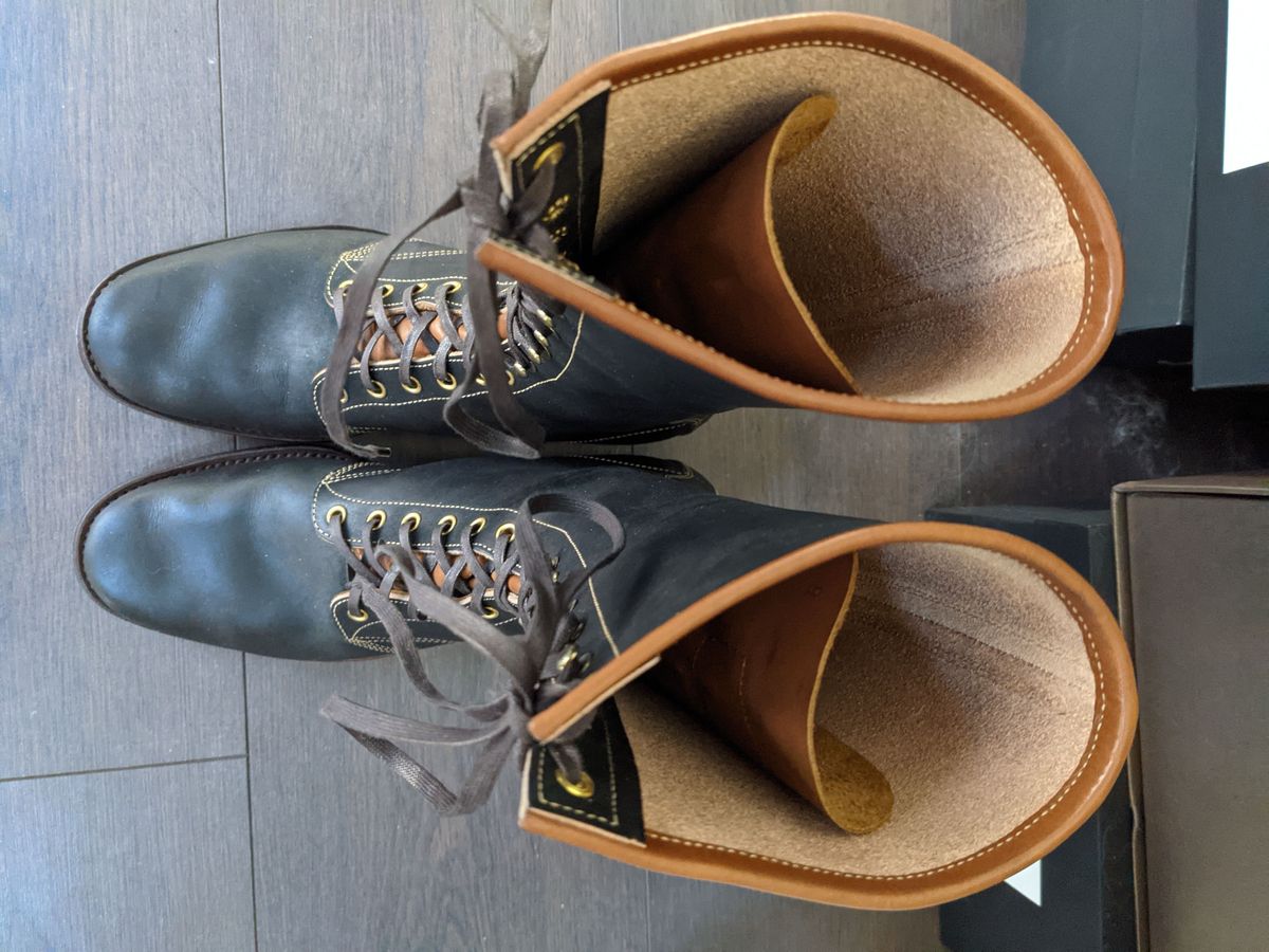 Photo by patinathunderdome on October 1, 2021 of the Clinch Hi-Liner in Wickett & Craig Black-Overdyed Latigo.