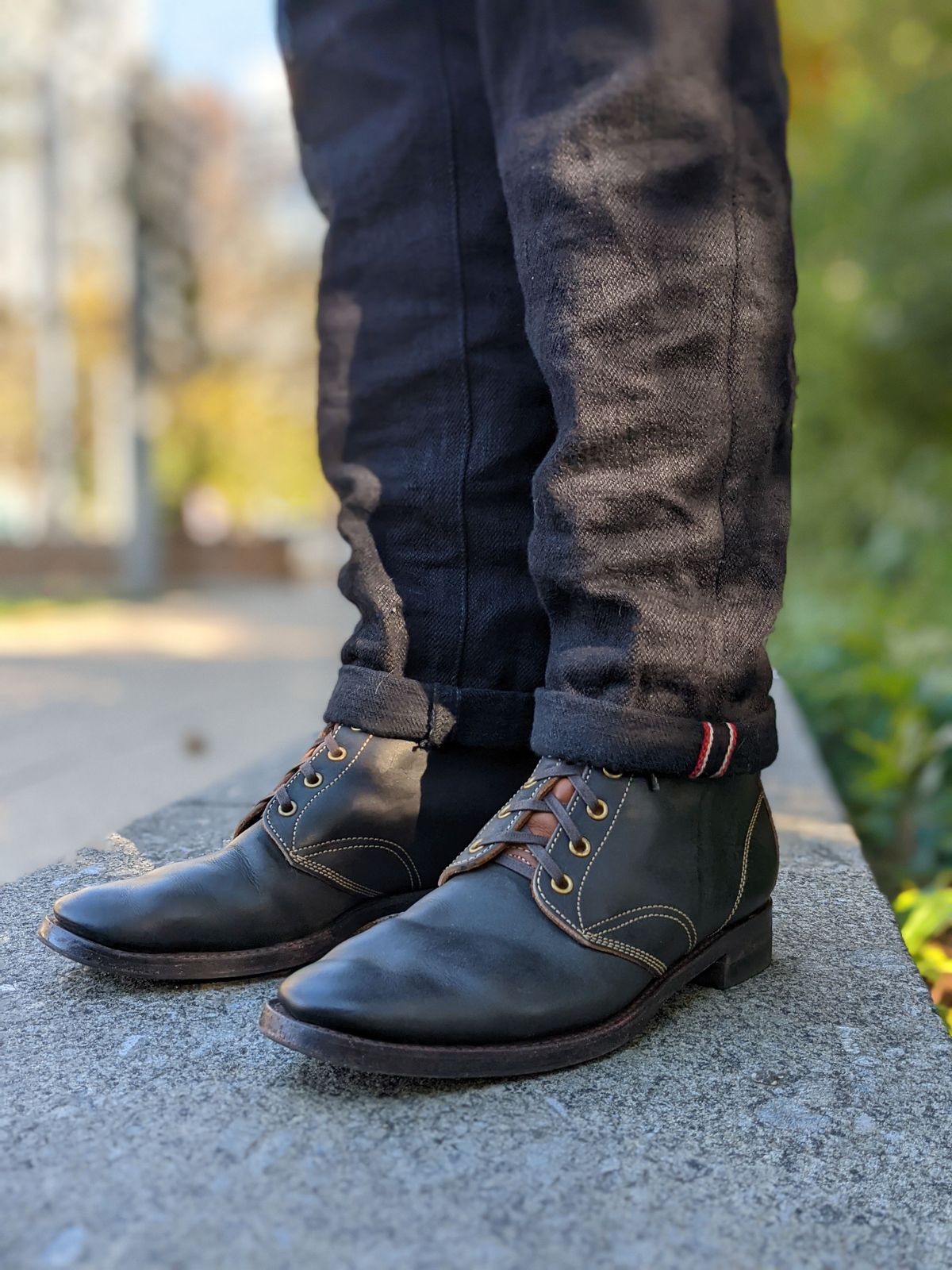 Photo by patinathunderdome on November 5, 2021 of the Clinch Hi-Liner in Wickett & Craig Black-Overdyed Latigo.