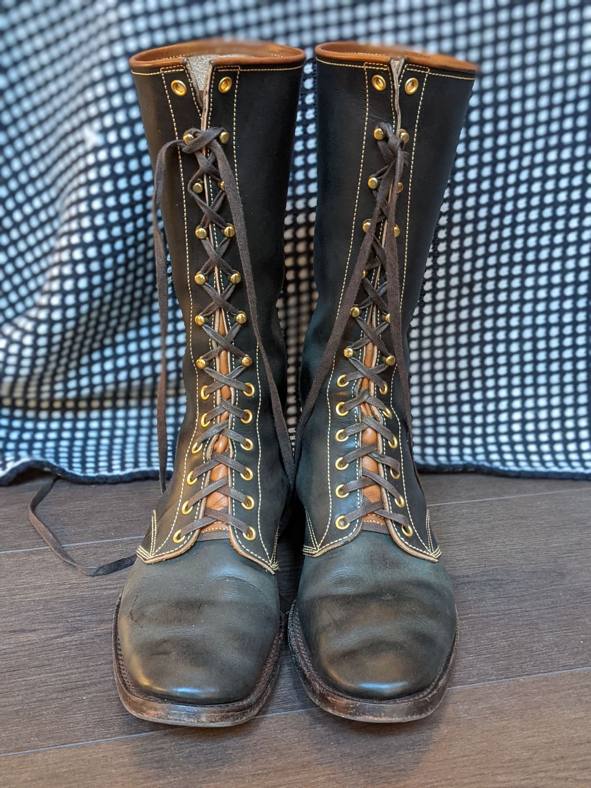 Photo by patinathunderdome on November 5, 2021 of the Clinch Hi-Liner in Wickett & Craig Black-Overdyed Latigo.