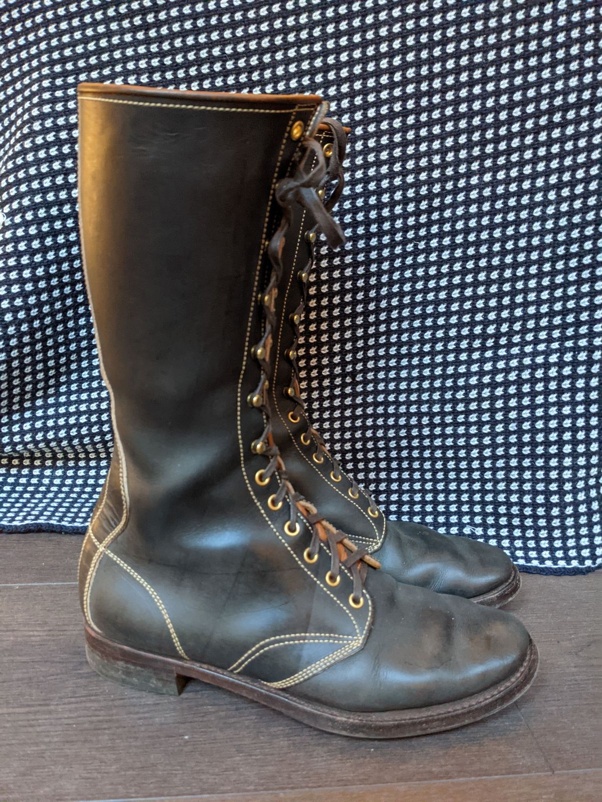 Photo by patinathunderdome on November 5, 2021 of the Clinch Hi-Liner in Wickett & Craig Black-Overdyed Latigo.