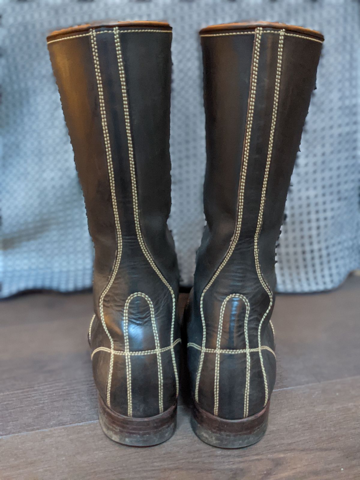 Photo by patinathunderdome on November 5, 2021 of the Clinch Hi-Liner in Wickett & Craig Black-Overdyed Latigo.
