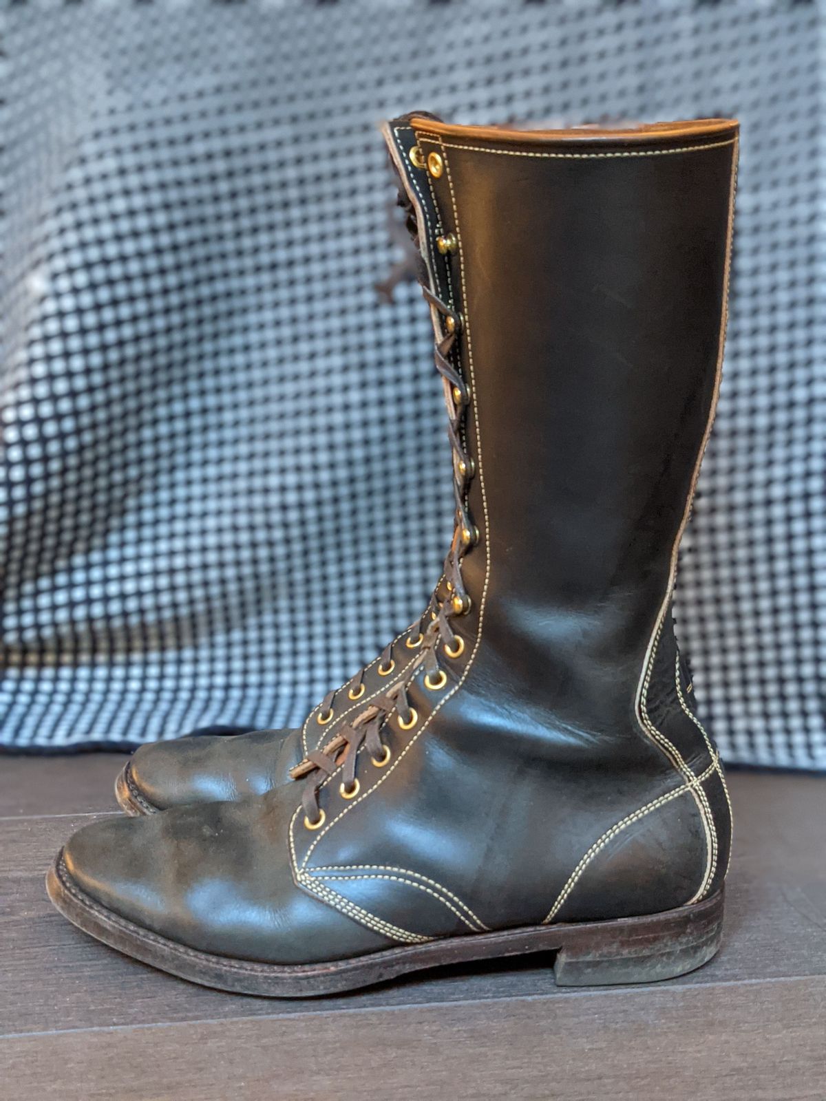Photo by patinathunderdome on November 5, 2021 of the Clinch Hi-Liner in Wickett & Craig Black-Overdyed Latigo.
